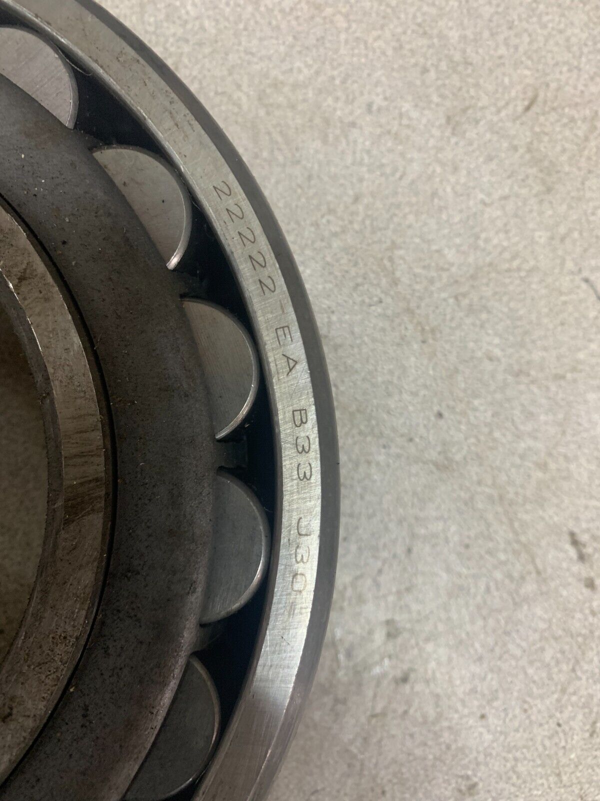 NEW NO BOX SNR ROLLER BEARING 22222 EA B33 J30