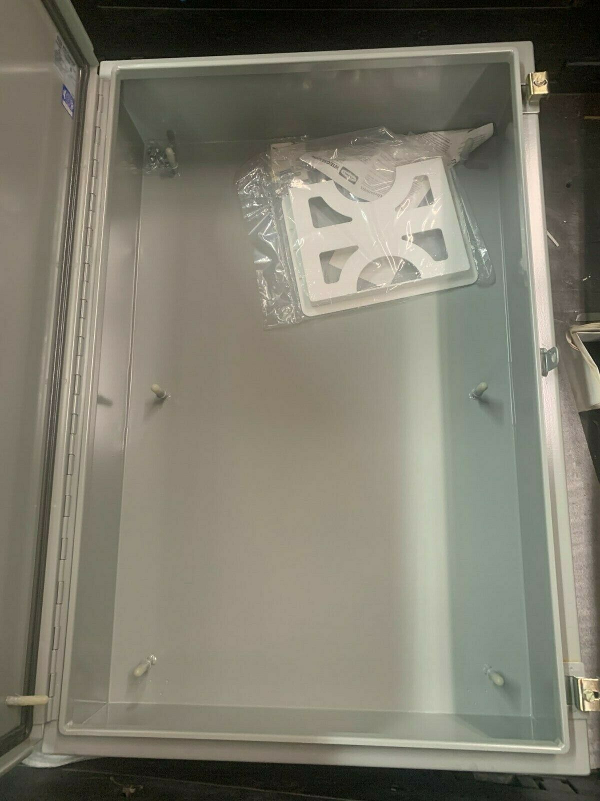 NEW NO BOX HUBBELL WIEGMANN ENCLOSURE N12362408