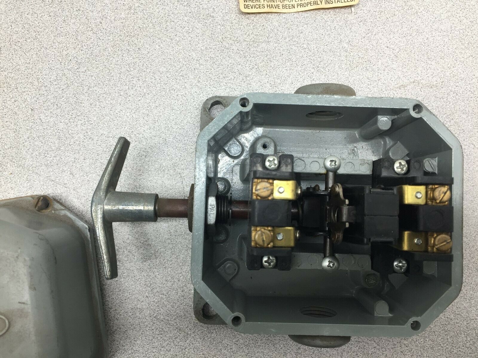 USED REES CABLE OPERATED SWITCH 15# TRIP FORCE RIGHT OR LEFT HAND 04944-000