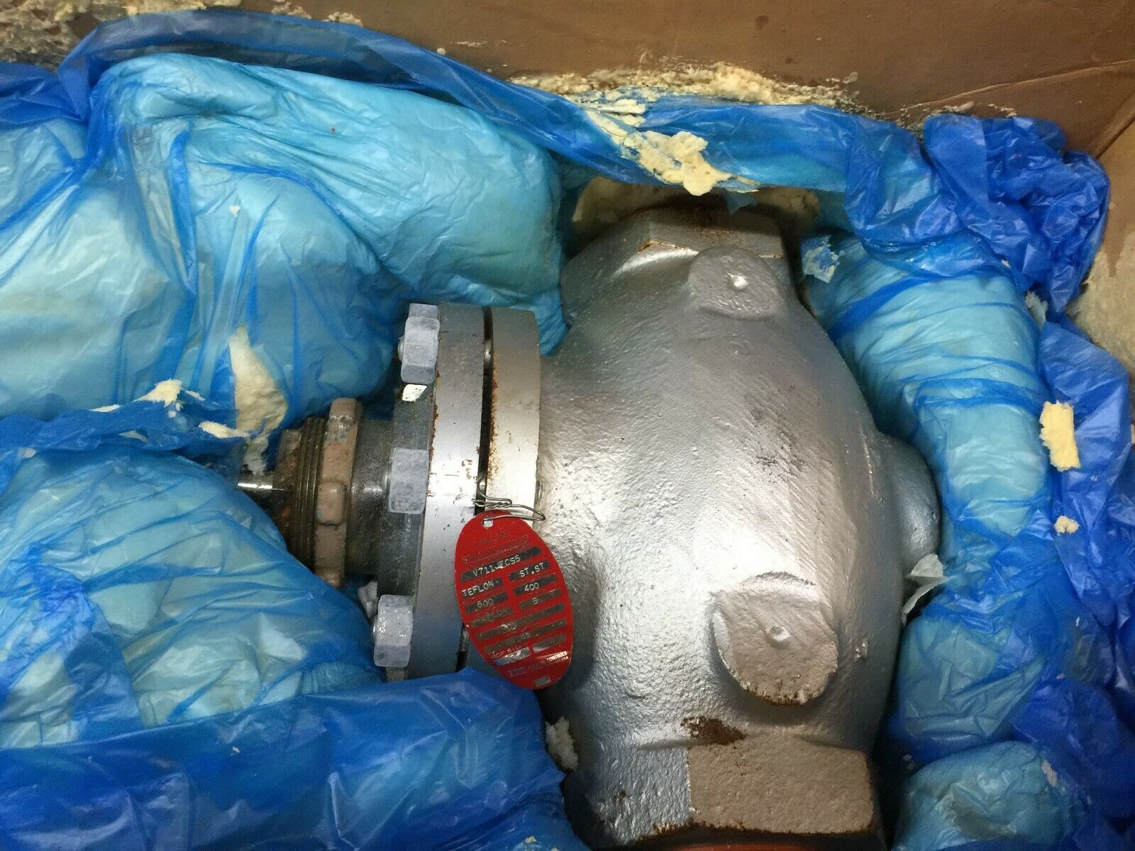 NEW IN BOX ITT IRON 600#RATING 400DEG TEFLON SEAT VALVE V711JFCS5