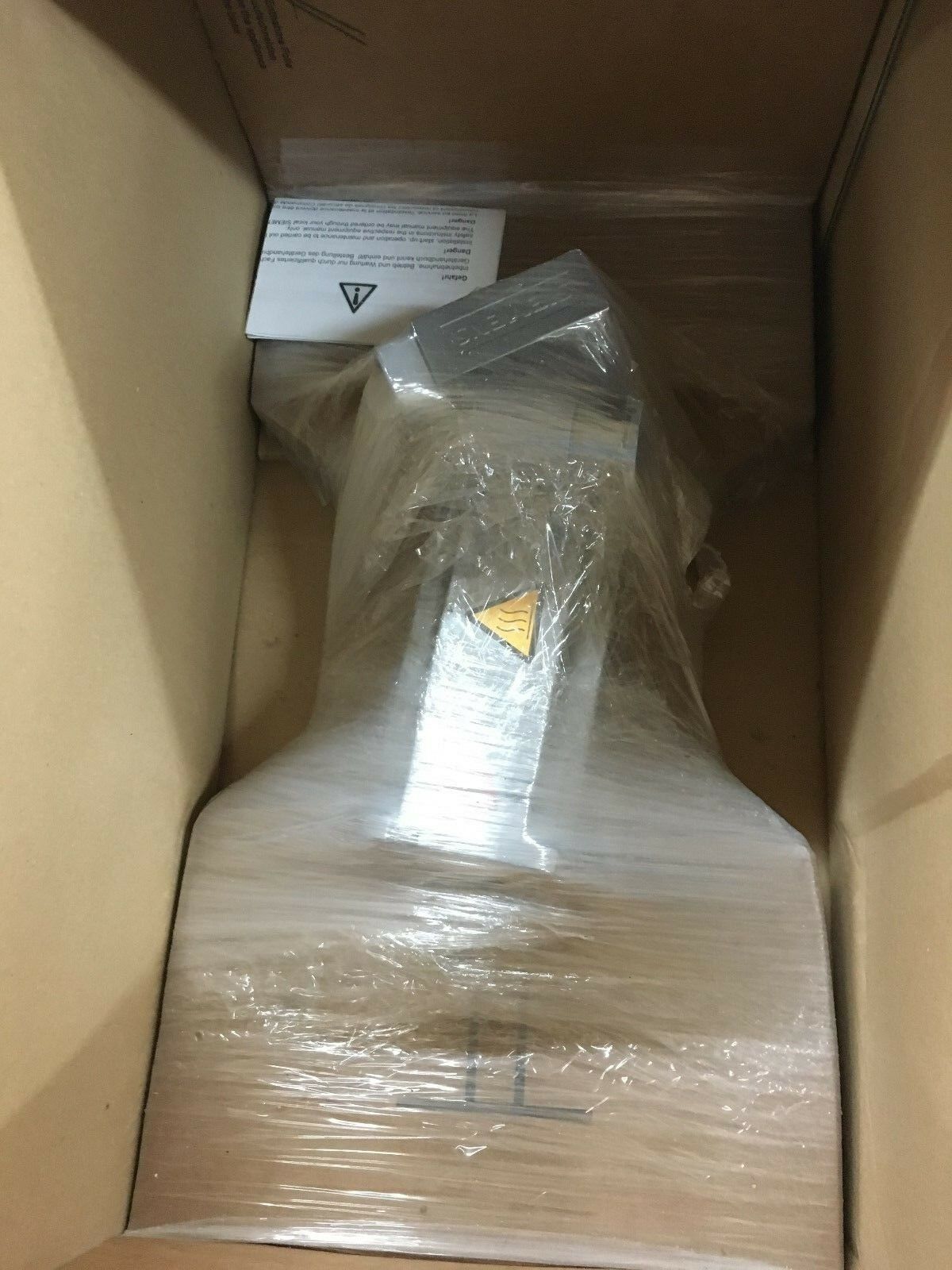 NEW IN BOX SIEMENS SERVO MOTOR 1FT7034-1AK71-1DG1