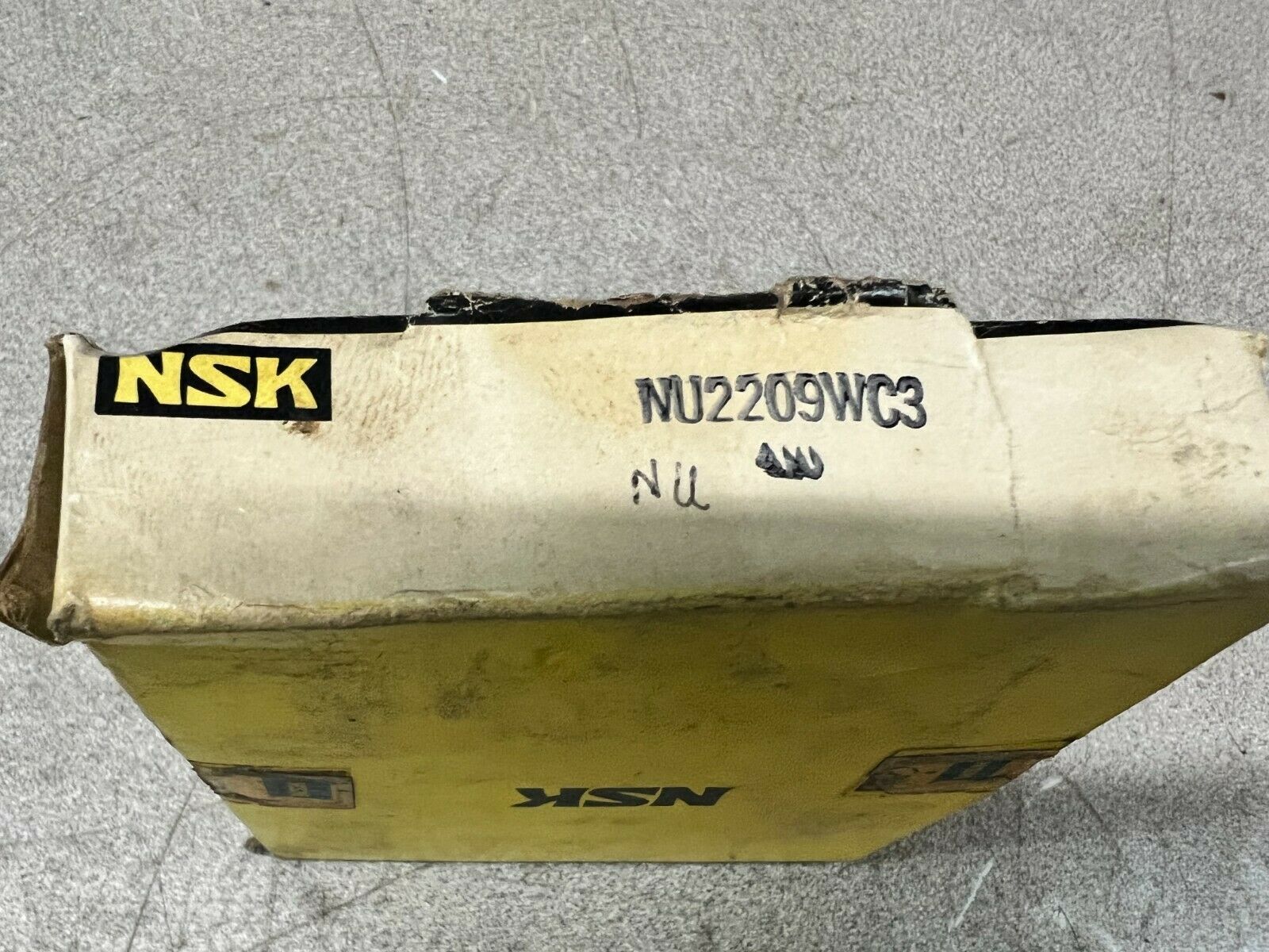 NEW IN BOX NSK NU2209C3 2209 CYLINDRICAL ROLLER BEARING NU2209WC3