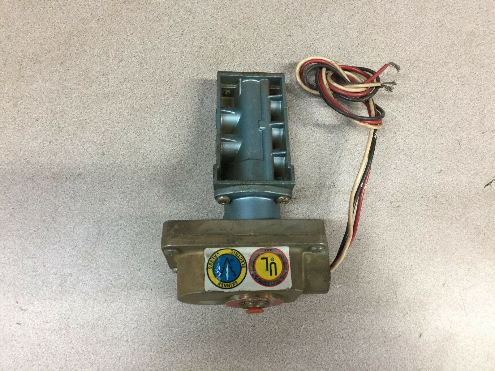 NEW NO BOX SKINNER 1/4"NPT 30-150PSI 120VAC SOLENOID VALVE XH935RBM2150 GT8