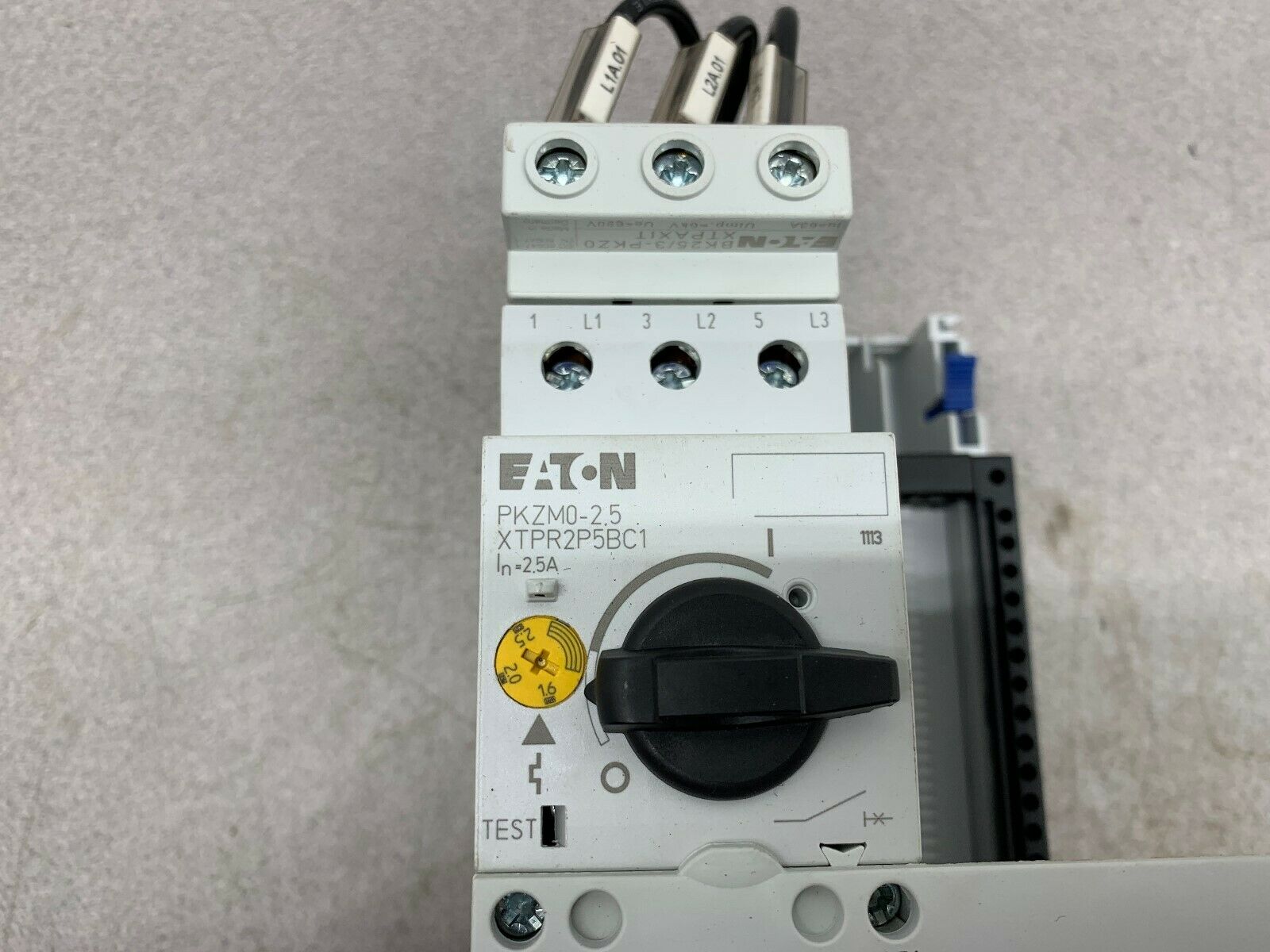 NEW TAKEOUT EATON MOTOR STARTER PKZM0-2.5 XTPR2P5BC1 WITH CONTACTORS SV 9340.260