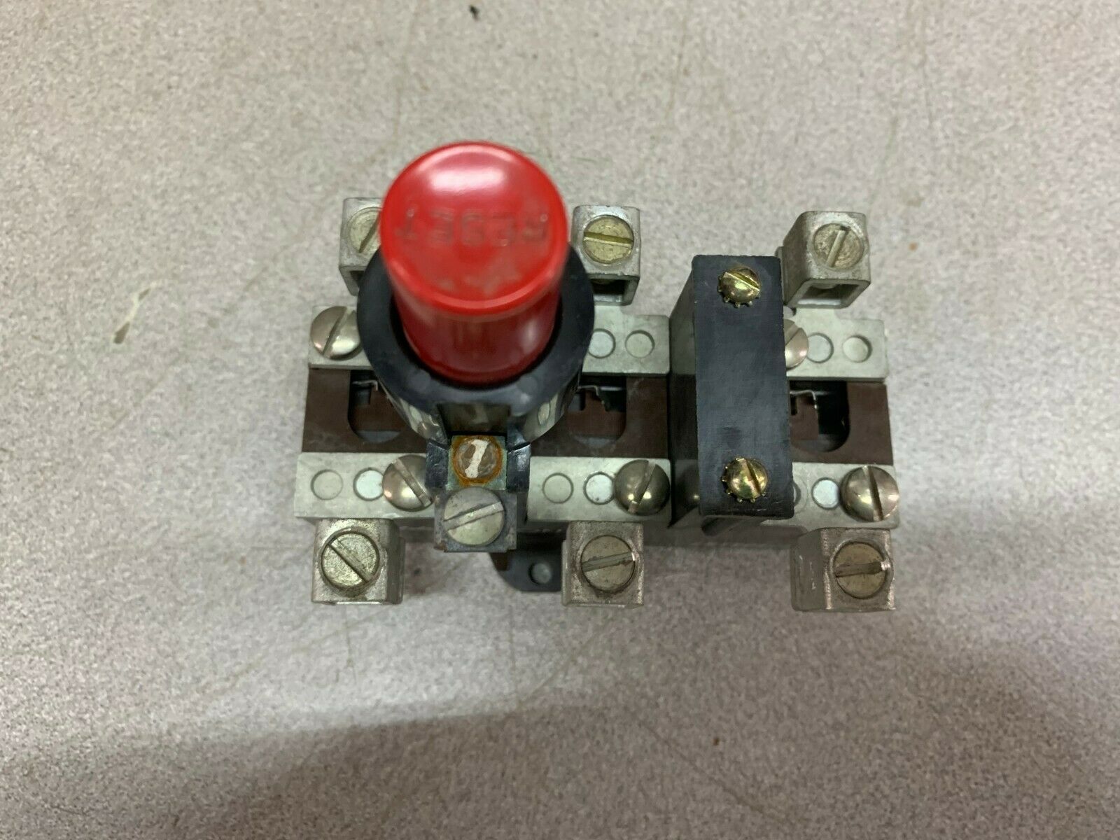 NEW NO BOX CUTLER HAMMER OVERLOAD RELAY 67404187