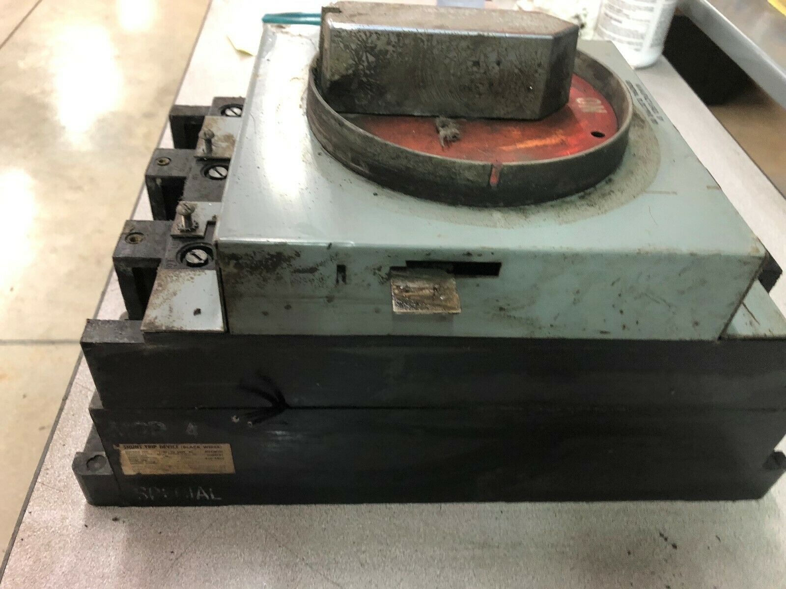 USED GE 800 AMP 3 POLE 600 VAC BREAKER WITH TKMR1 HANDLE TKM836F000 / TKMR1