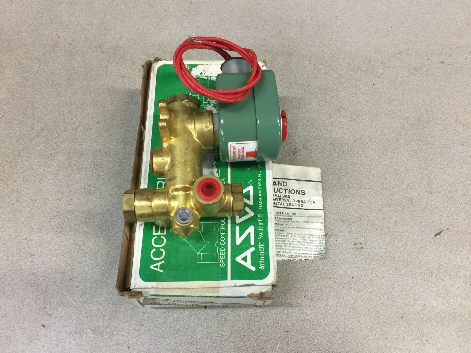 NEW IN BOX ASCO 1/4"NPT 120VAC 150PSIG SOLENOID VALVE T 8300D58U