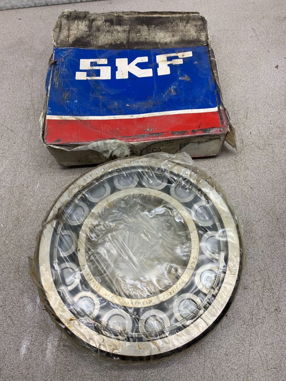 NEW IN BOX SKF NU317ECJ CYLINDRICAL ROLLER BEARING NU 317 ECJ