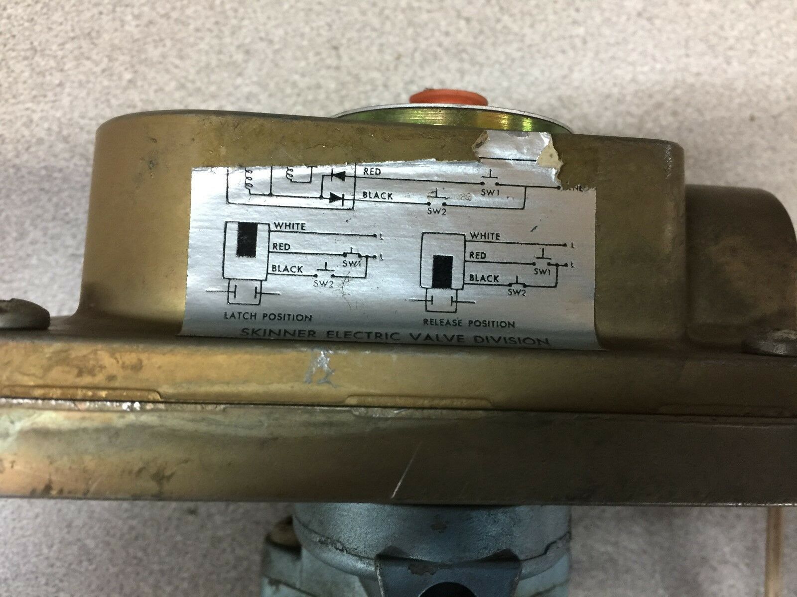 NEW NO BOX SKINNER 1/4"NPT 30-150PSI 120VAC SOLENOID VALVE XH935RBM2150 GT8