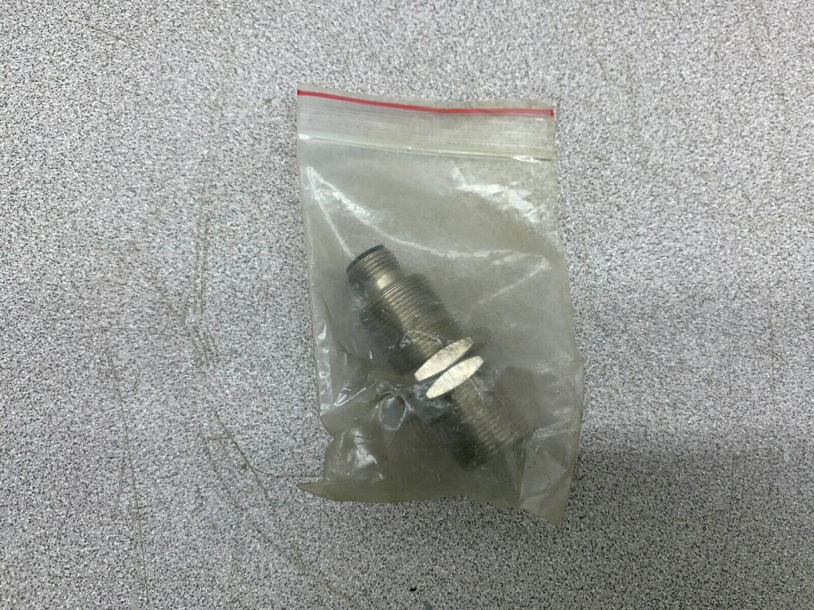 NEW NO BOX PEPPERL+FUCHS BOLT 18307S