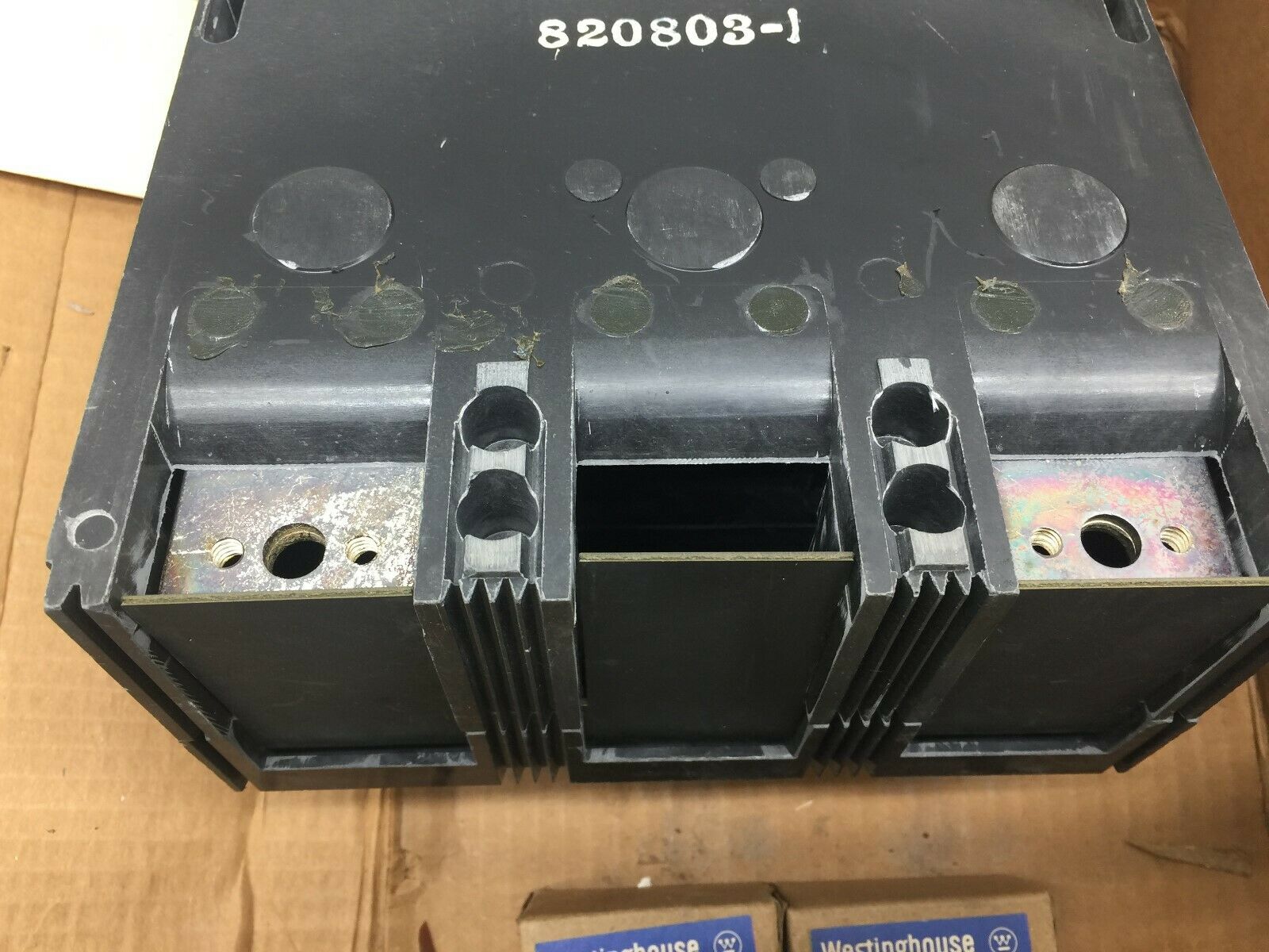 NEW IN DAMMAGED BOX WESTINGHOUSE 600 AMP 2 POLE 600 VAC WITH MAG TRIP LA2600F /