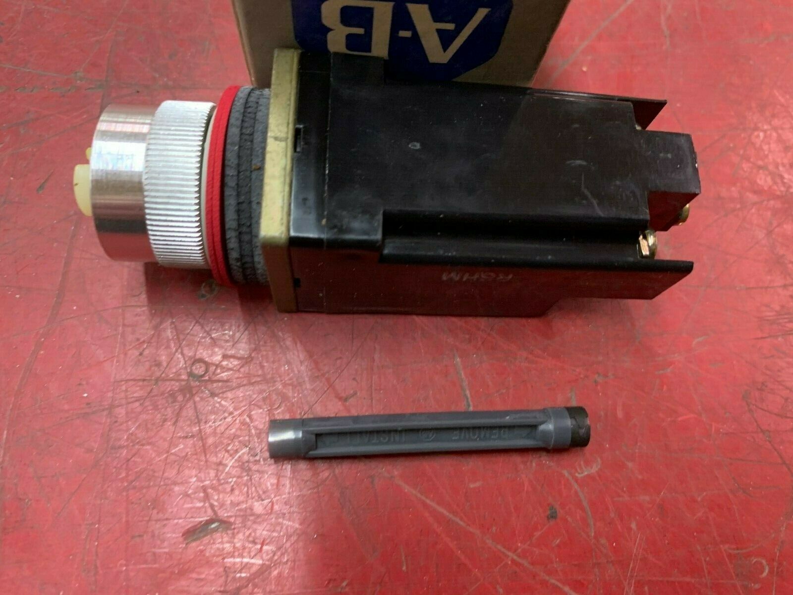 NEW IN BOX ALLEN BRADLEY SELECTOR SWITCH WITHOUT OPERATOR 800MR-24HX2BS SERIES D