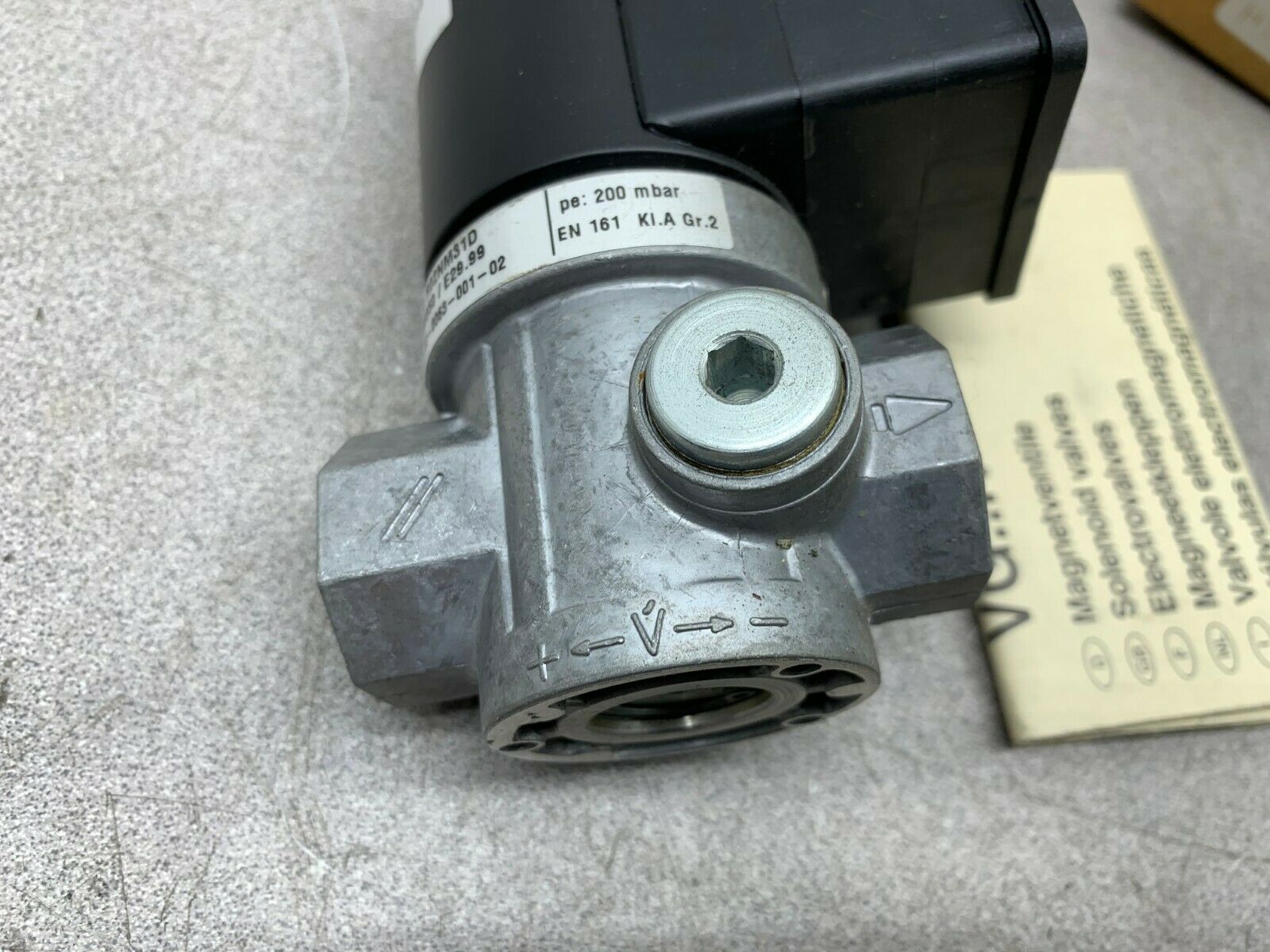 NEW IN BOX KROM SCHRODER GAS SOLENOID VALVE VG 15 R02NM31D