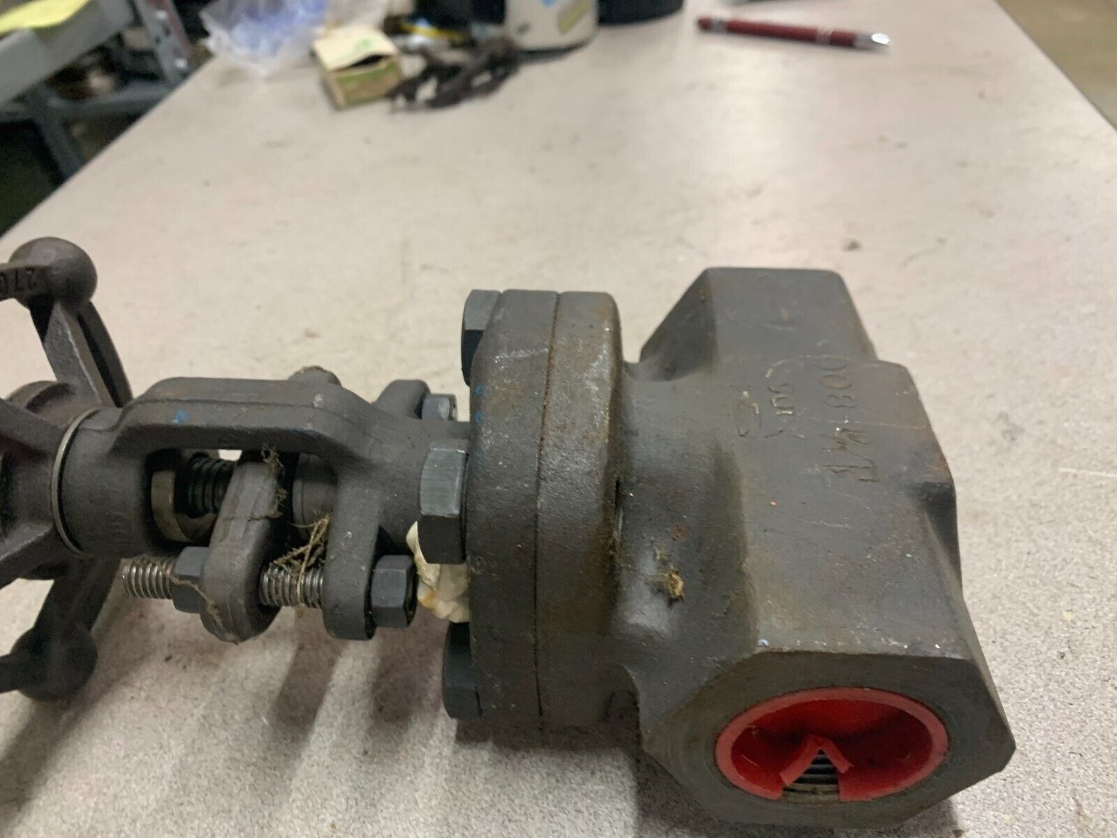 NEW NO BOX ANVIL PRODUCTS 1-1/4" GATE VALVE 800PSI. FIG. 811