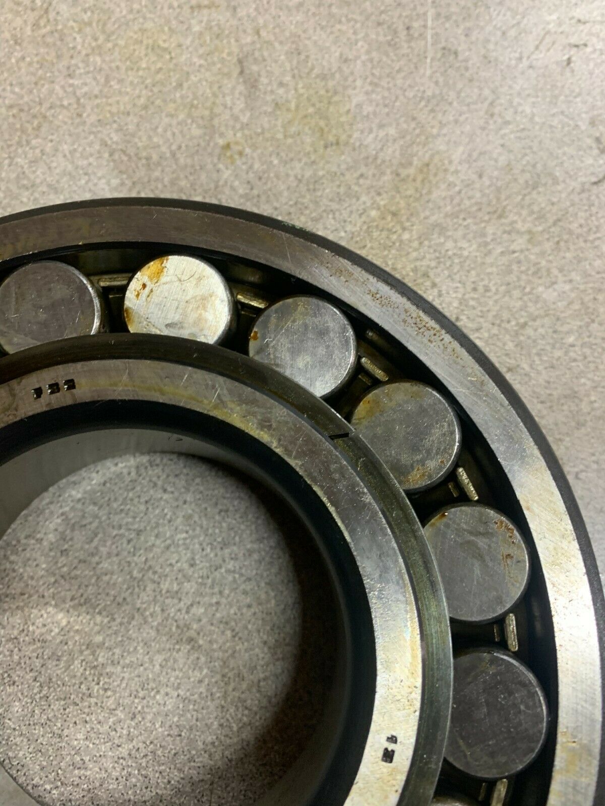 NEW NO BOX SNR ROLLER BEARING 21313 F32