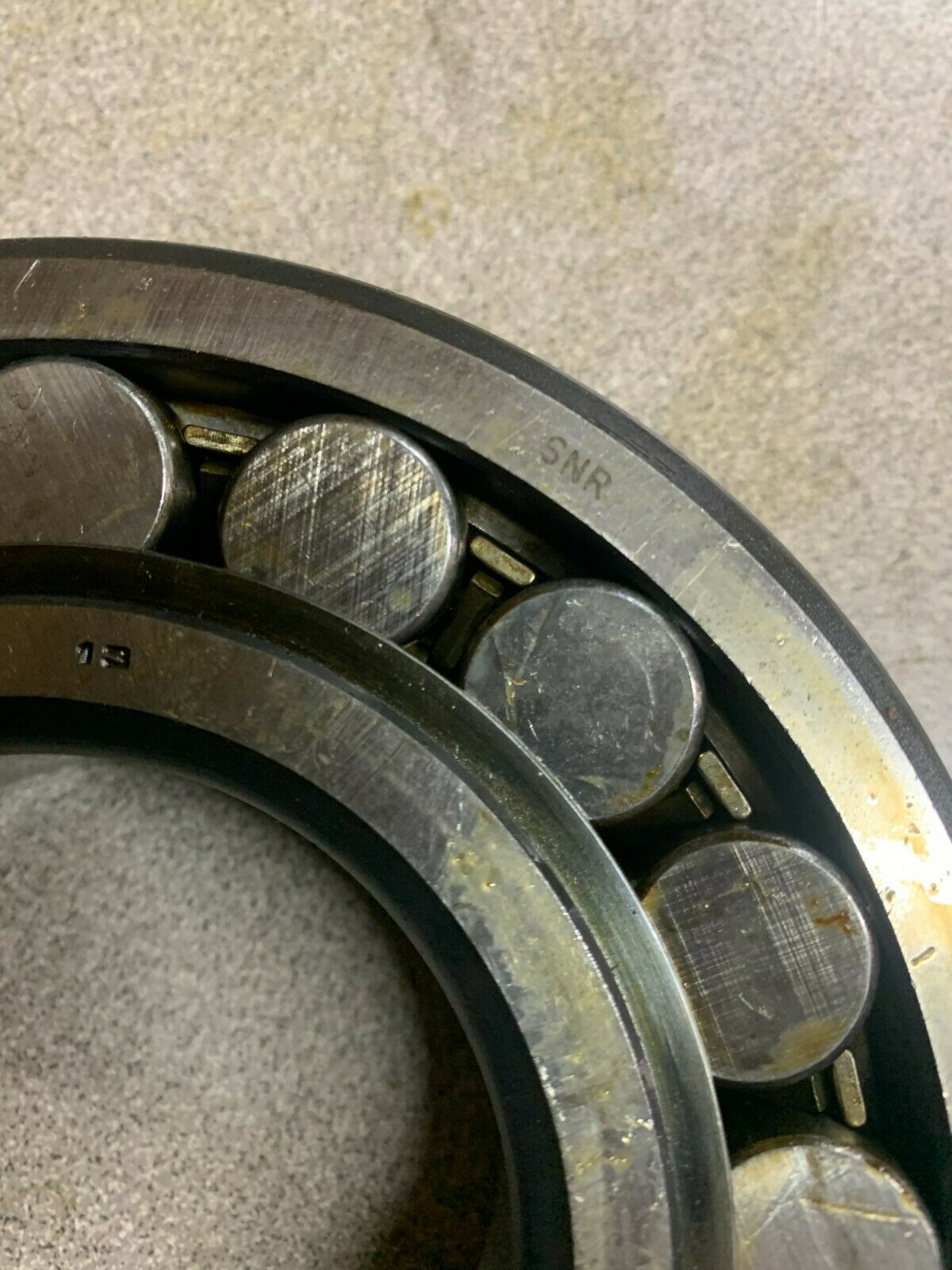 NEW NO BOX SNR ROLLER BEARING 21313 F32