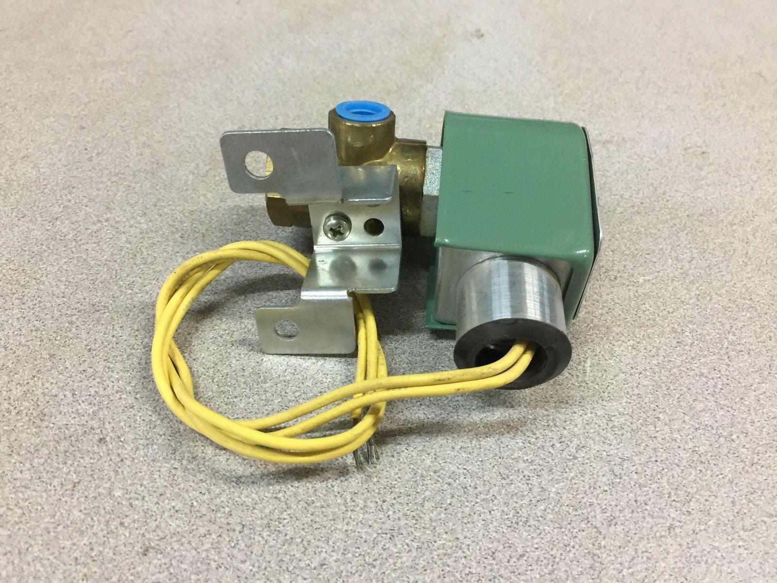 NEW NO BOX ASCO 1/4"NPT 60PSI 24VDC SOLENOID VALVE THT8320B174VMR