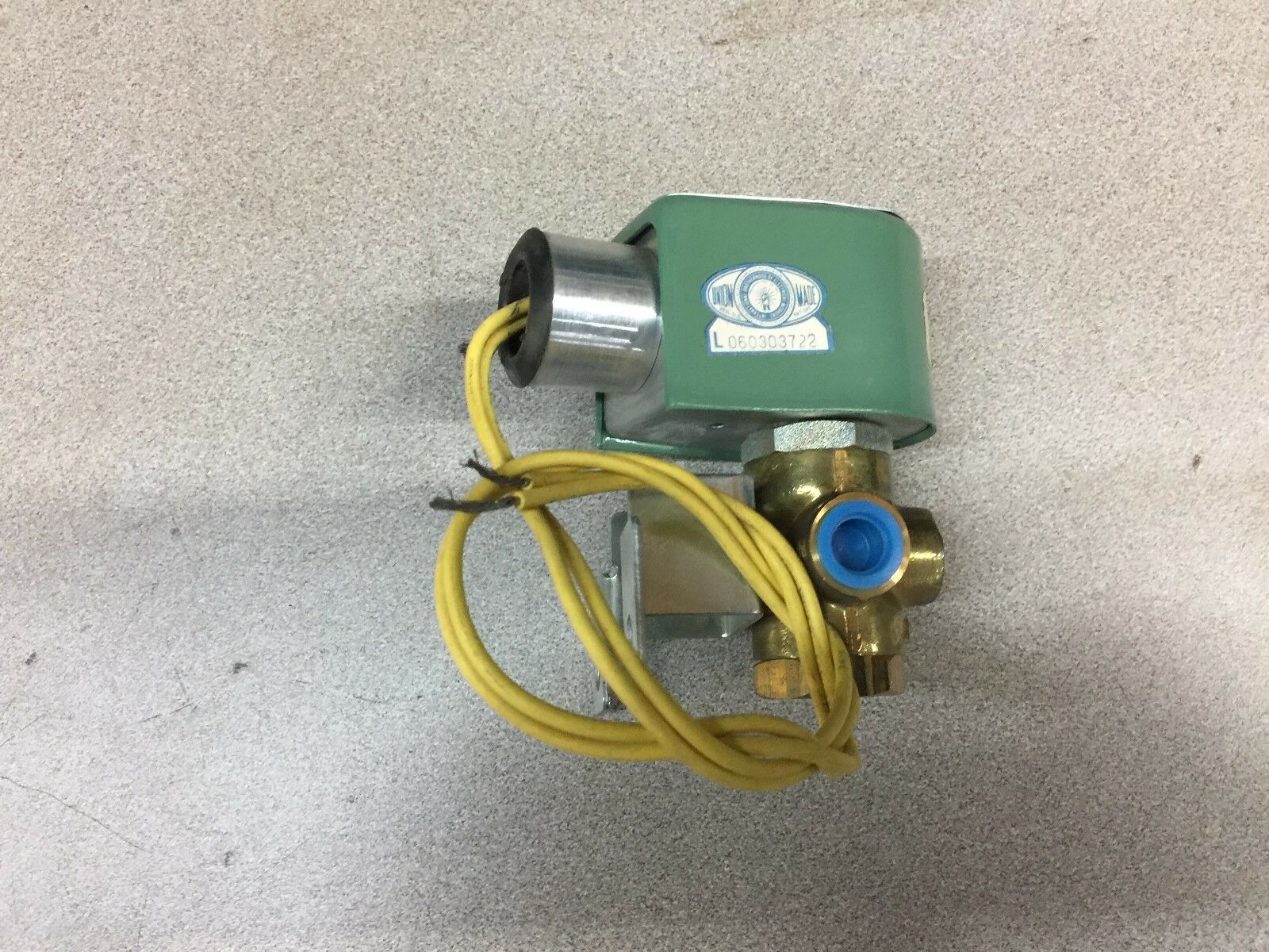 NEW NO BOX ASCO 1/4"NPT 60PSI 24VDC SOLENOID VALVE THT8320B174VMR