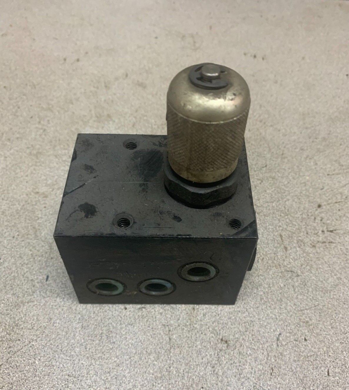 NEW NO BOX PARKER HYDRAULIC PRESSURE REDUCING VALVE PR6701-1-1/4S2-1/4