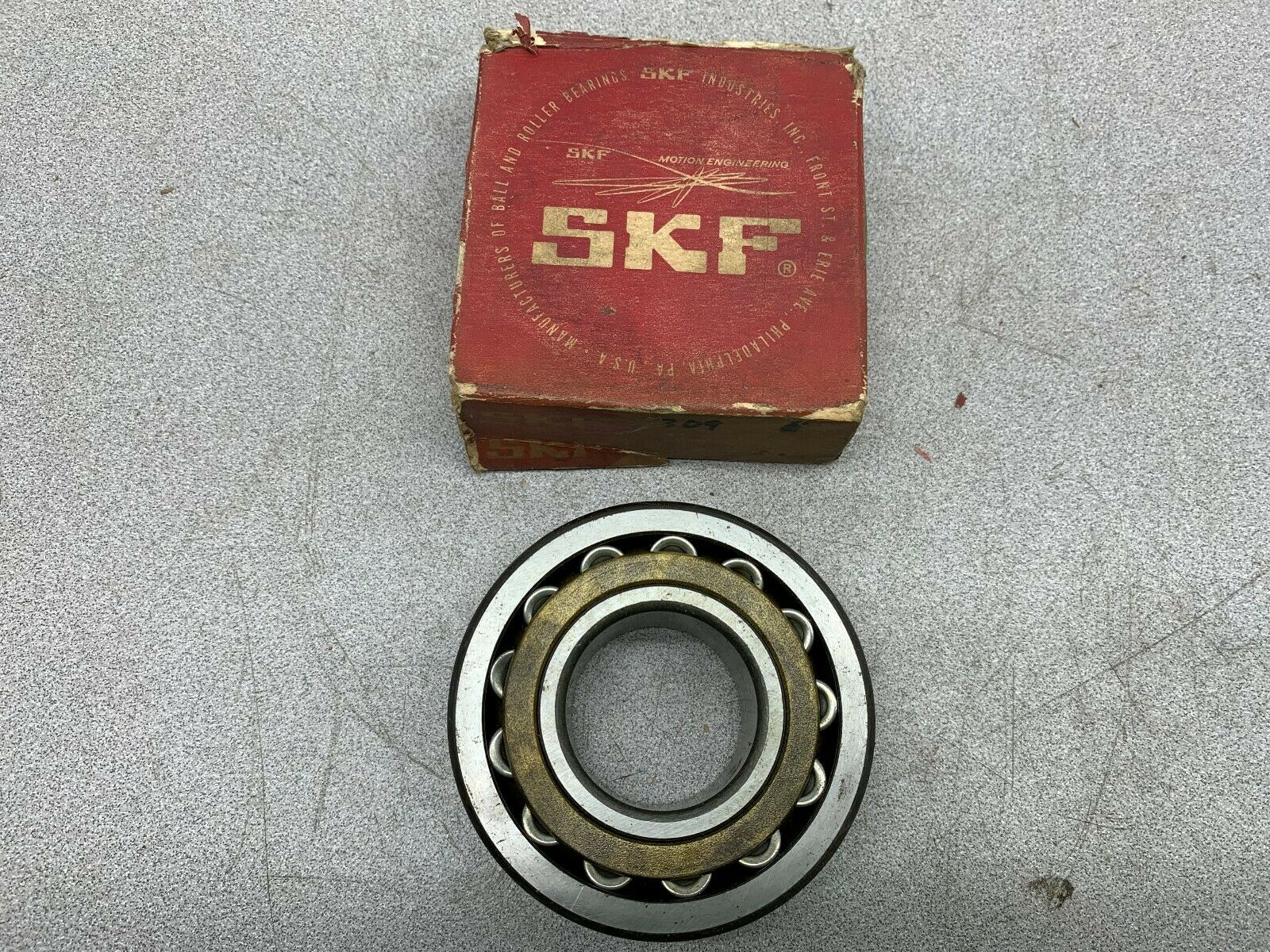 NEW IN BOX SNR BEARING NJ214A12