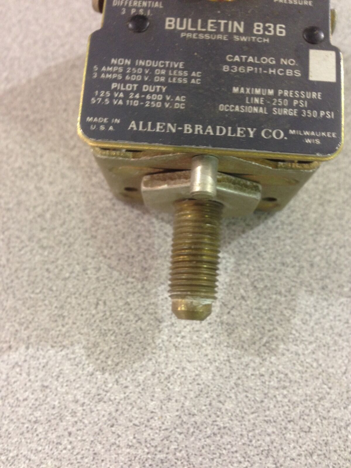 USED ALLEN-BRADLEY PRESSURE CONTROL SWITCH 836P11-HCBS (D14)