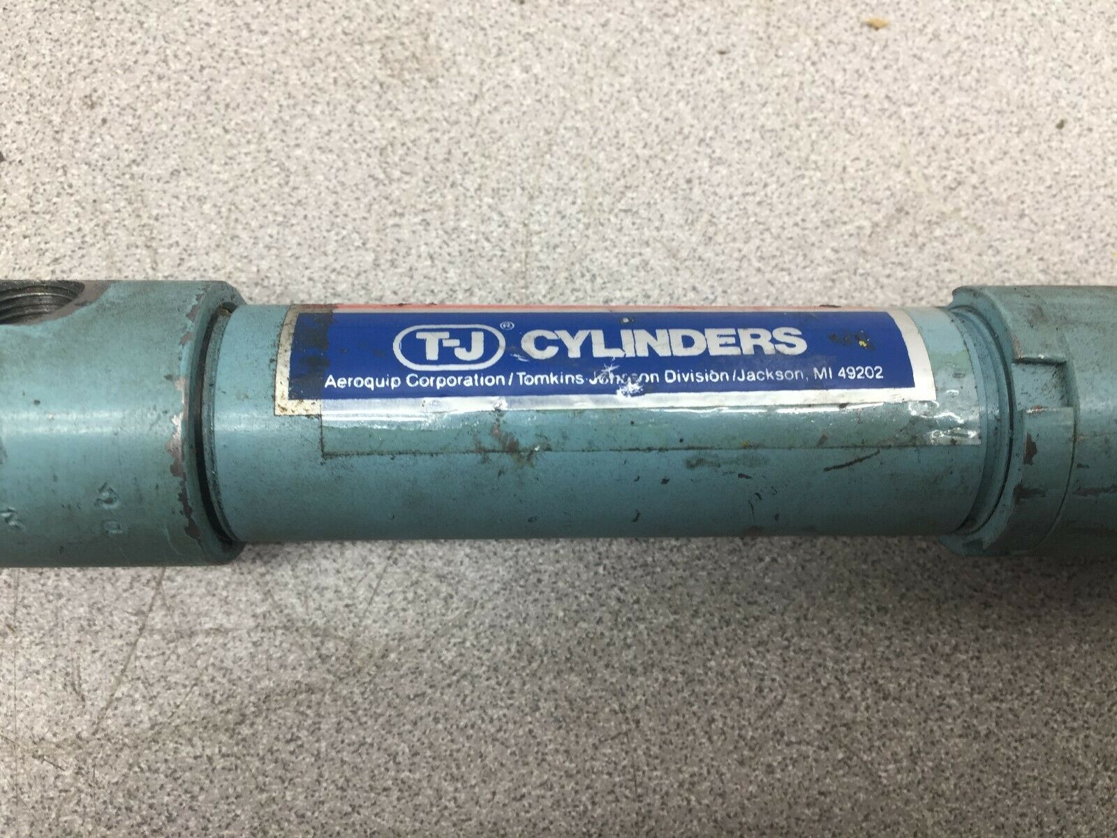 USED AEROQUIP PNEUMATIC CYLINDER DUAL ACTION AA722137