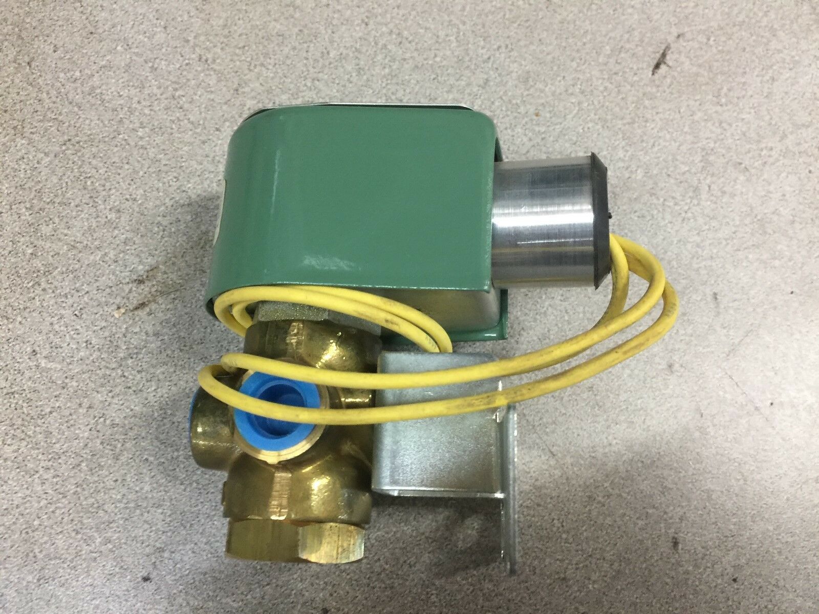 NEW IN BOX ASCO 1/4"NPT 24VDC 60PSI SOLENOID VALVE THT8320B174VM8