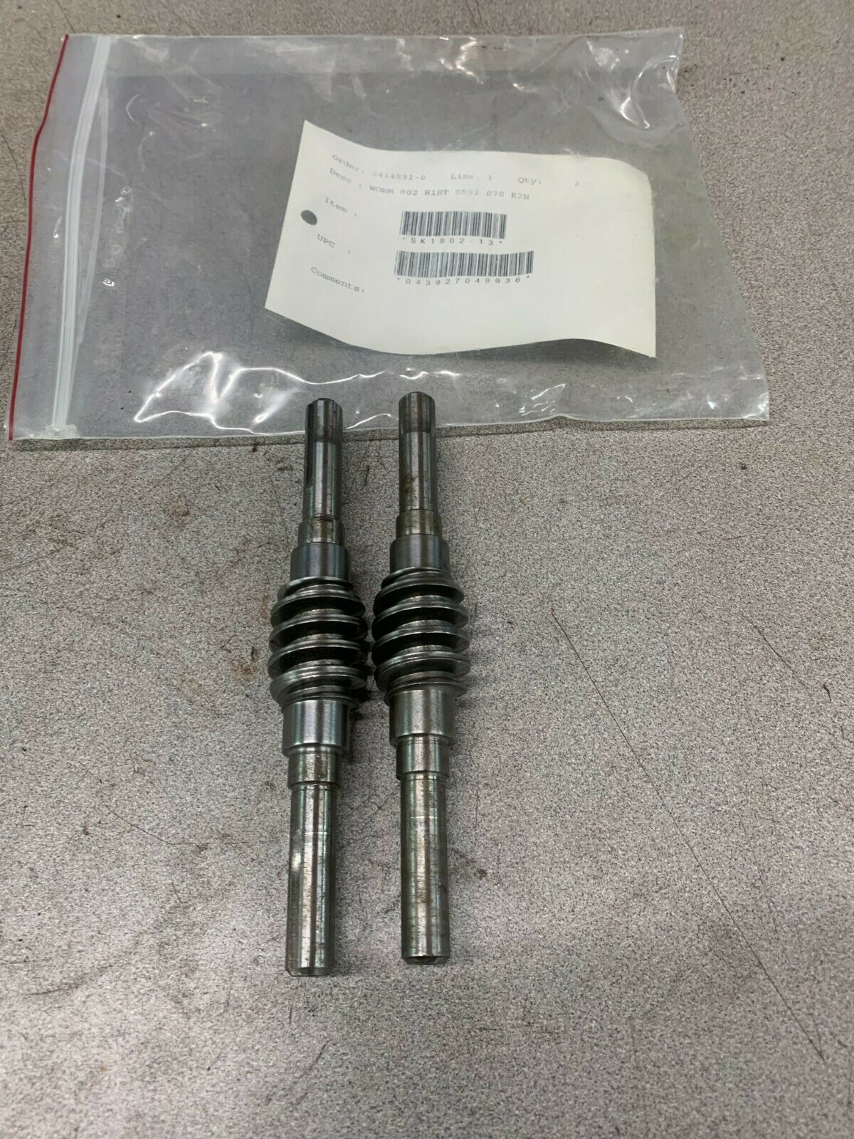 NEW NO BOX LOT OF 2 DUFF NORTON WORM GEARS 002 R1ST 0591 070 K2N