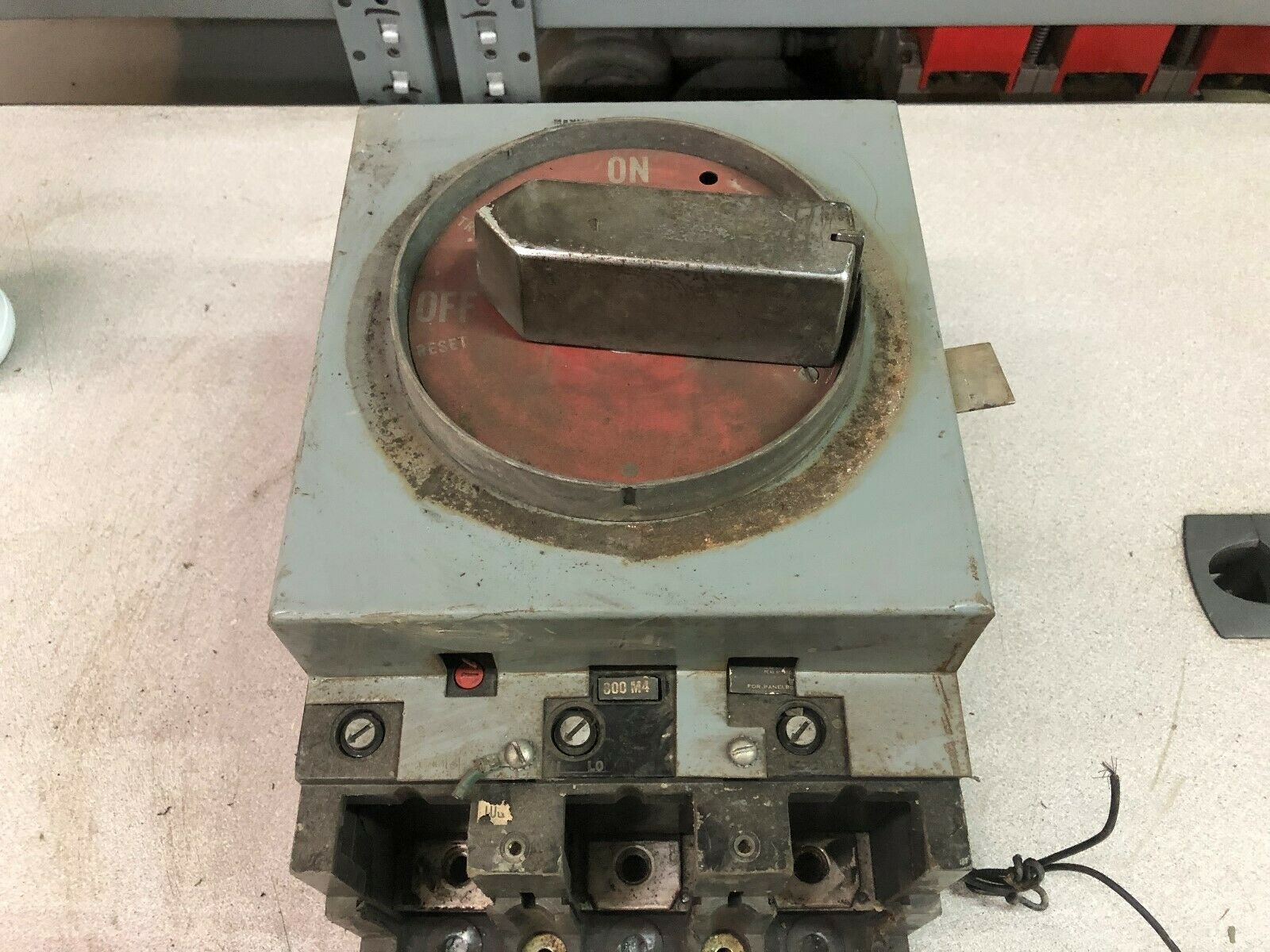 USED GE 800 AMP 3 POLE 600 VAC BREAKER WITH TKMR1 HANDLE TKM836F000 / TKMR1