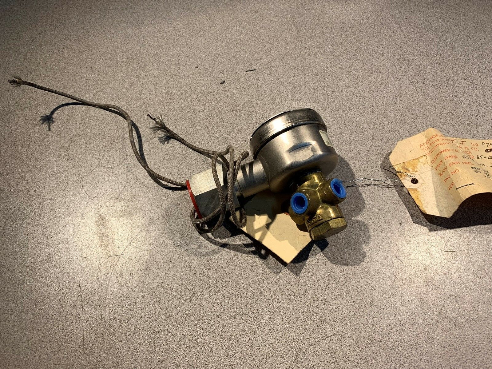 NEW NO BOX ASCO RED HAT SOLENOID VALVE 1/4" PIPE SIZE 120V. COIL NP8320A185E