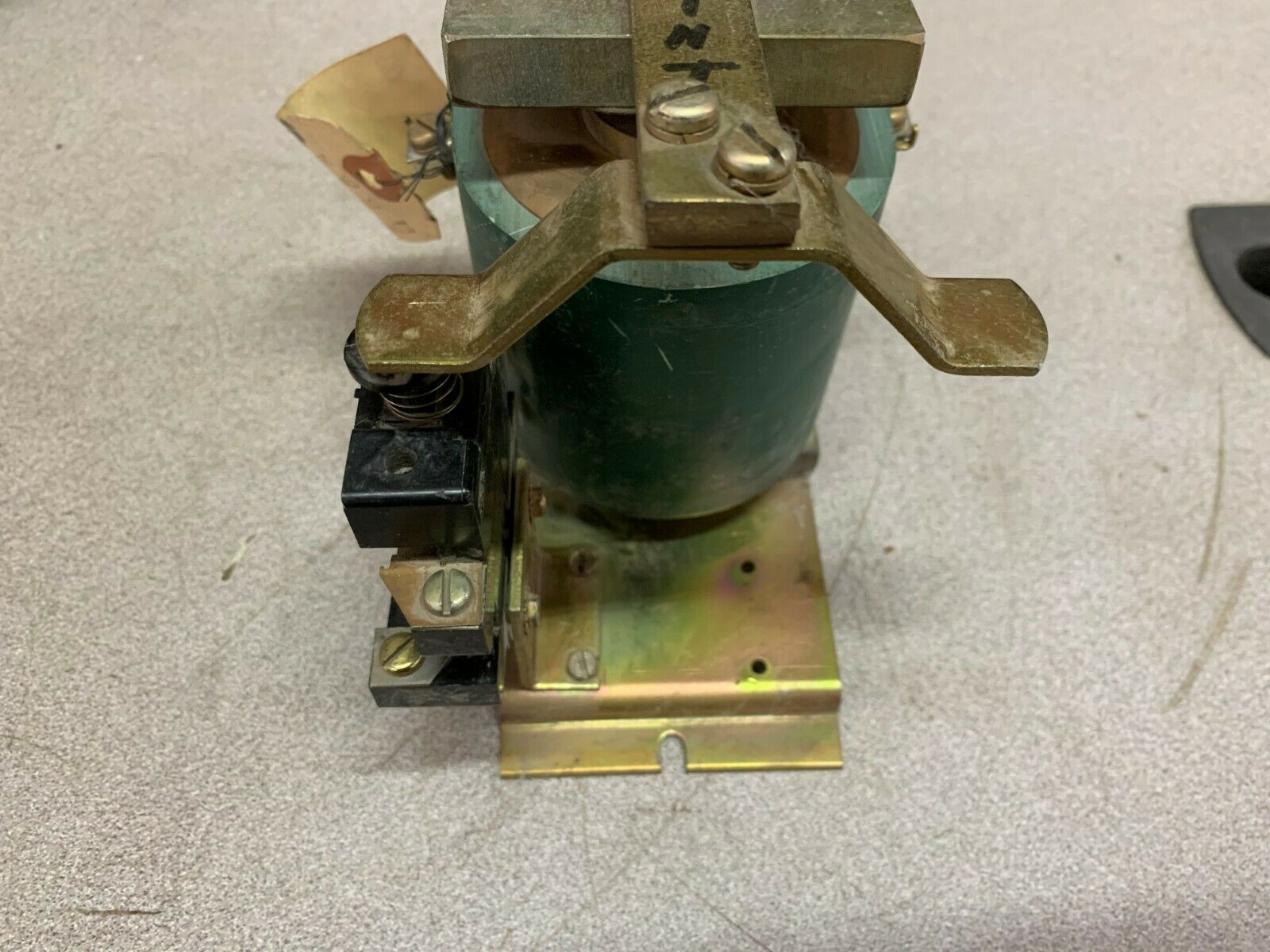 NEW NO BOX GENERAL ELECTRIC RELAY IC2820B200AF32E WITH COIL 22D14G24A