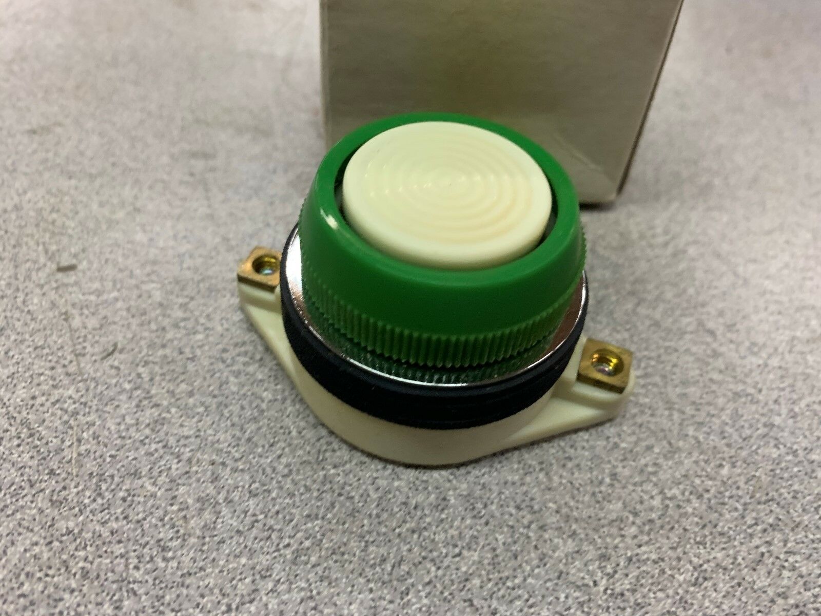 NEW IN BOX GE ILL. PUSHBUTTON HEAD CR104E114