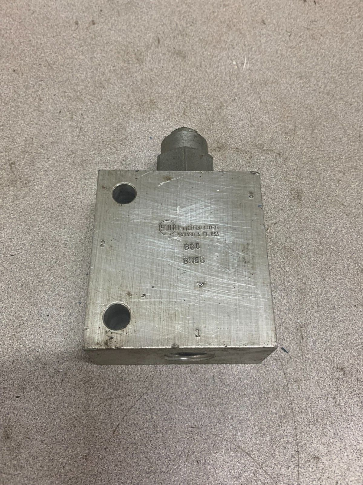 NEW NO BOX SUN HYDRAULICS BCC 8HE8 MANIFOLD