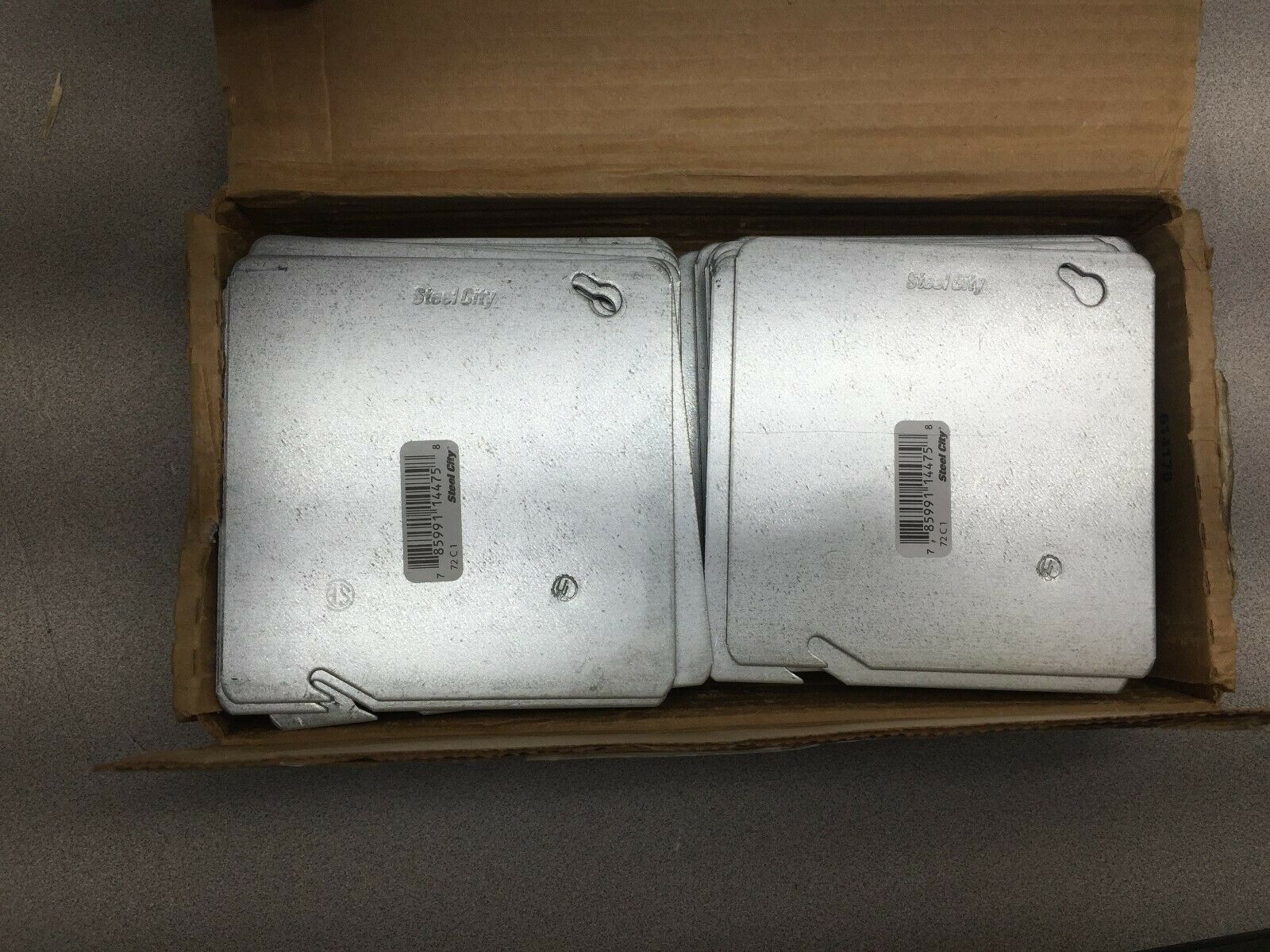 NEW IN BOX OF 50 THOMAS AND BETTS 4-11/16 SQUARE COVER 72C1