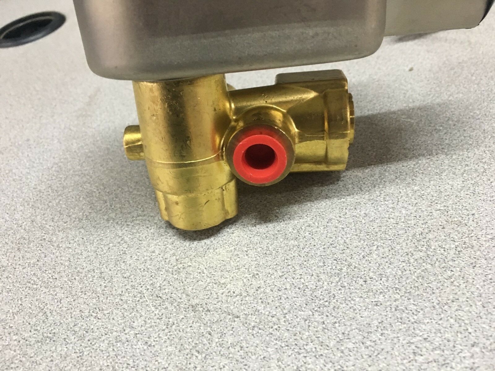 NEW NO BOX ASCO RED HAT SOLENOID VALVE 1/4" PIPE NS83211
