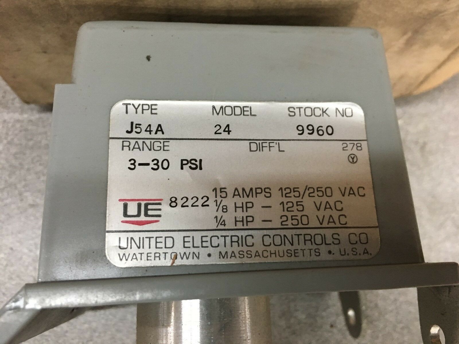 NEW IN BOX UNITED ELECTRIC PRESSURE SWITCH J54A 9960 24 R 3 TO 30 PSI 8222