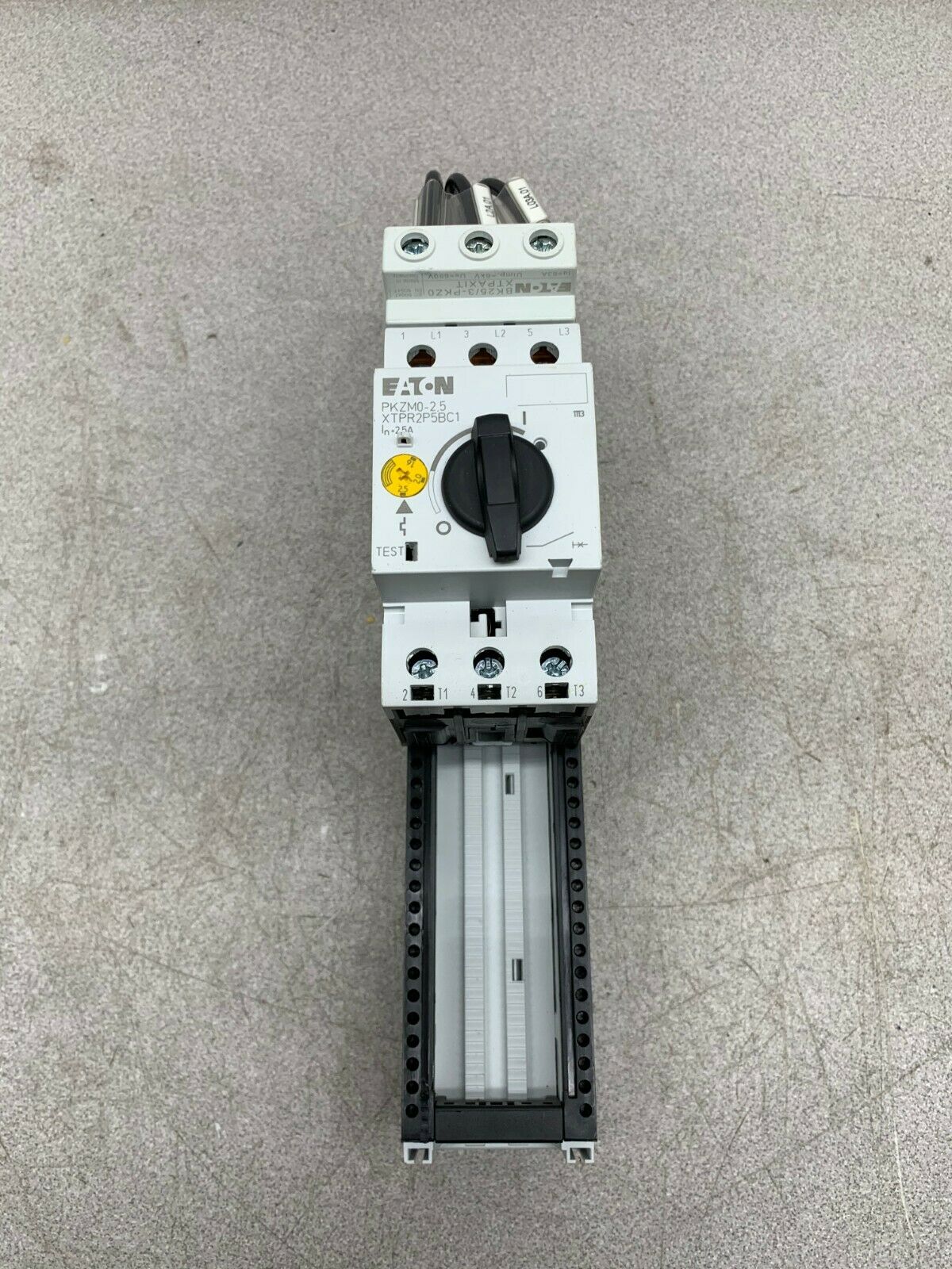 NEW TAKEOUT EATON PKZM0-2.5 MOTOR MROTECTOR XTPR2P5BC1 WITH RITTALSV 9340.370