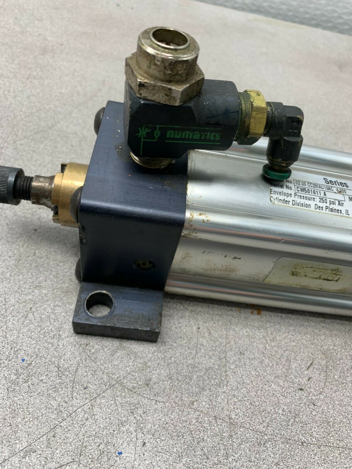 USED PARKER PNEUMATIC CYLINDER 02.00 CC2MAU19AC 4.000