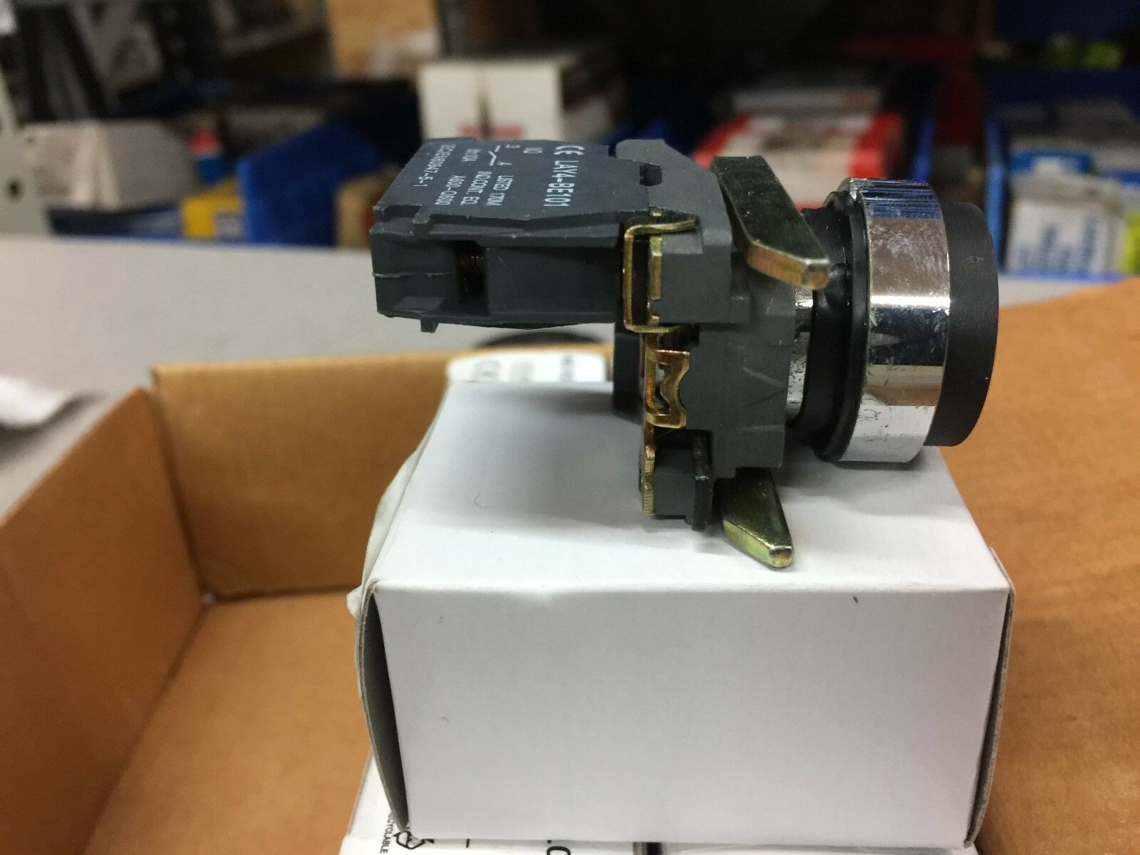 NEW IN BOX LOT OF 10 BLACK PUSH BUTTONS 1 N/O CONTACT PBC-P22XTM01-EBLK-10