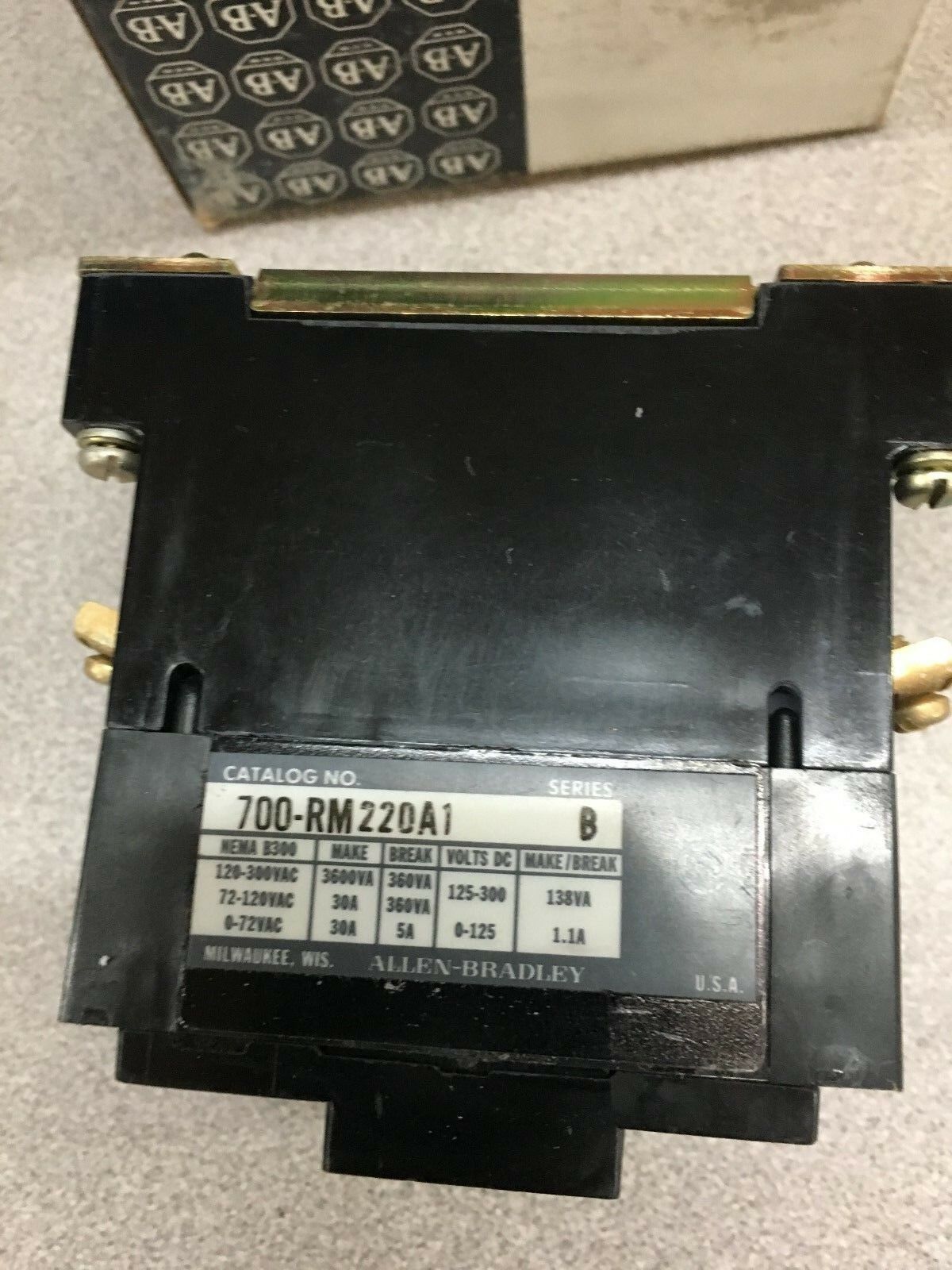 NEW IN BOX ALLEN-BRADLEY AC CONTROL RELAY 700-RM220A1 SERIES B