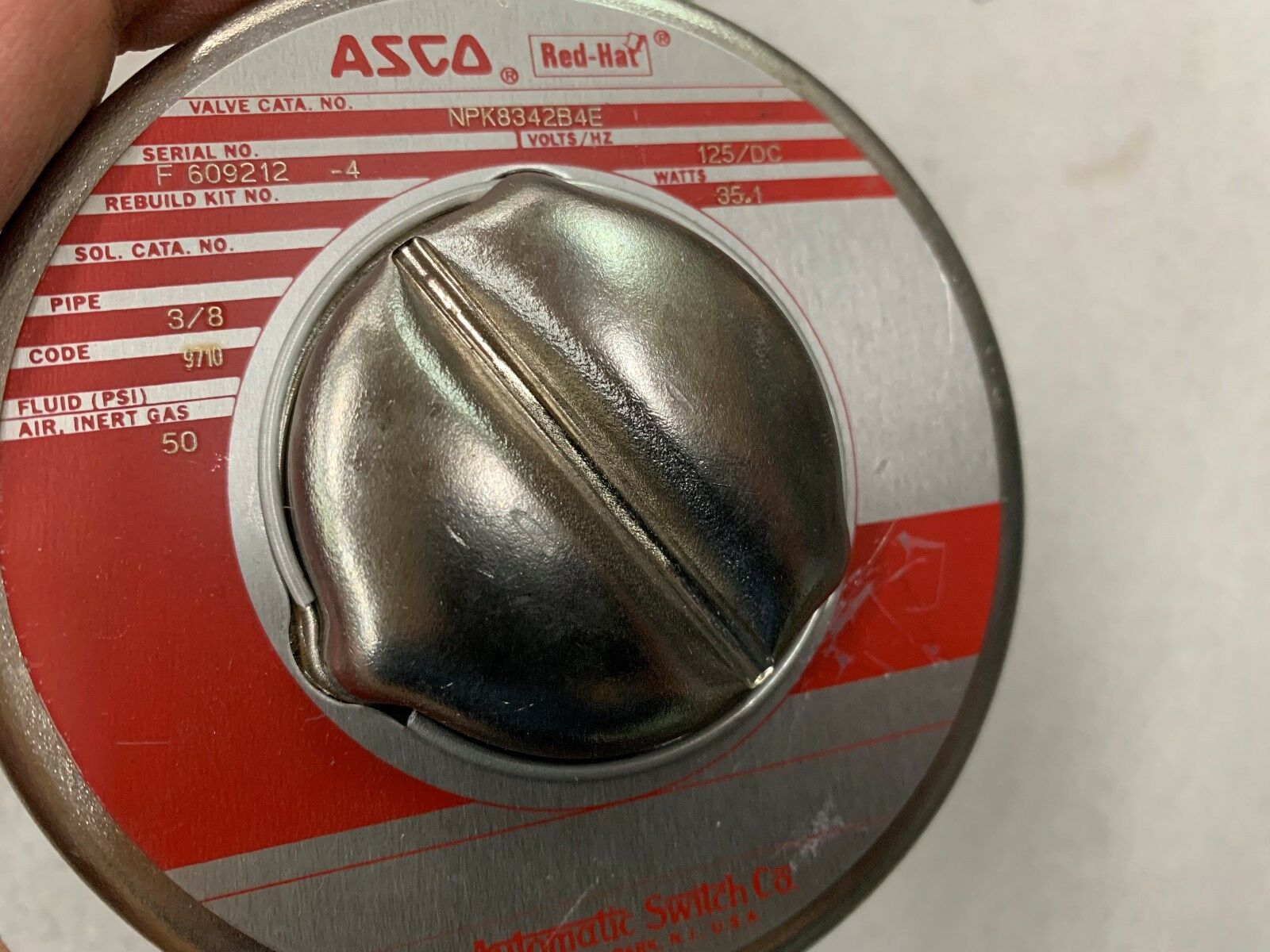 NEW NO BOX ASCO RED HAT SOLENOID VALVE 3/8" PIPE SIZE 125VDC. COIL NPK8342B4E