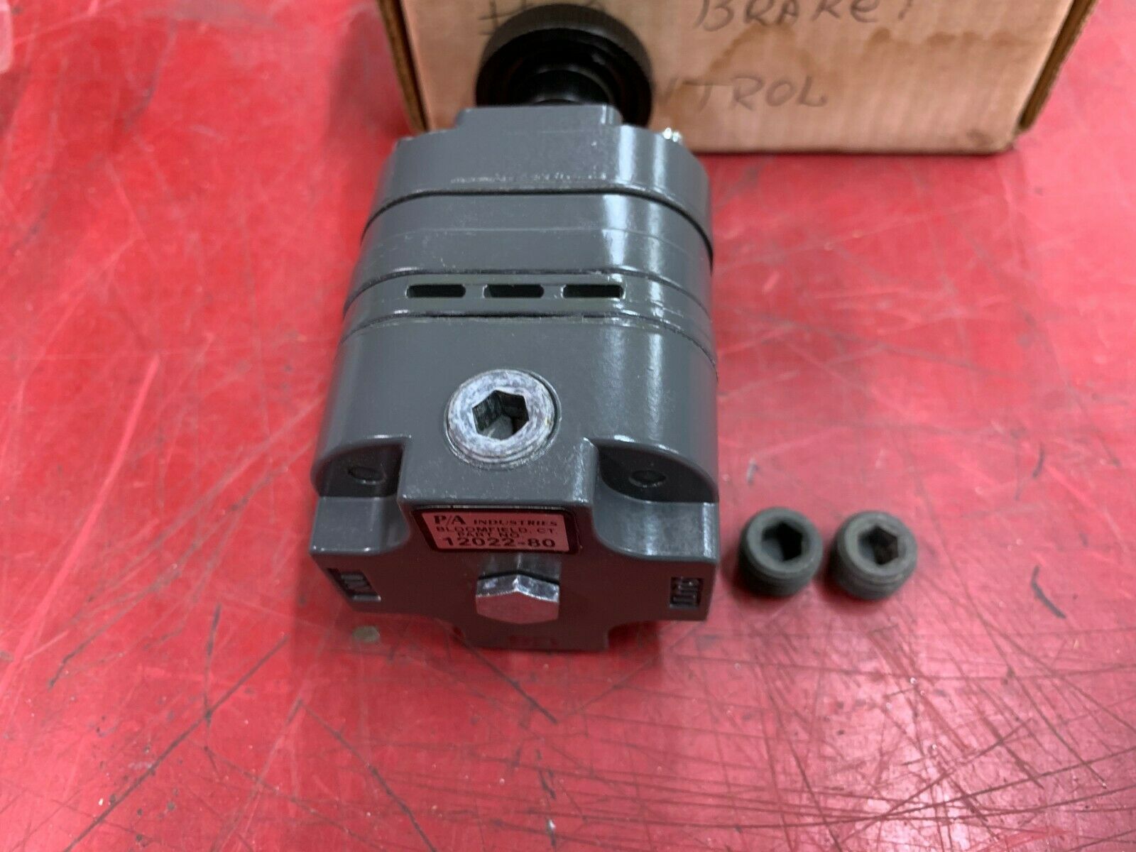 NEW IN BOX P/A INDUSTRIES PNEUMATIC PRESSURE REGULATOR 12022-80