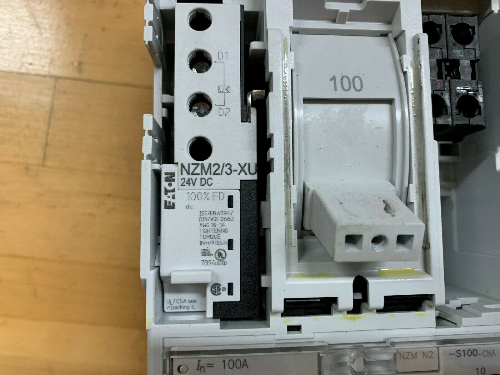 NEW EATON MOELLER 100AMP BREAKER WITH SYNCHRONIZED REMOTE OPERATOR NZM 2-XR