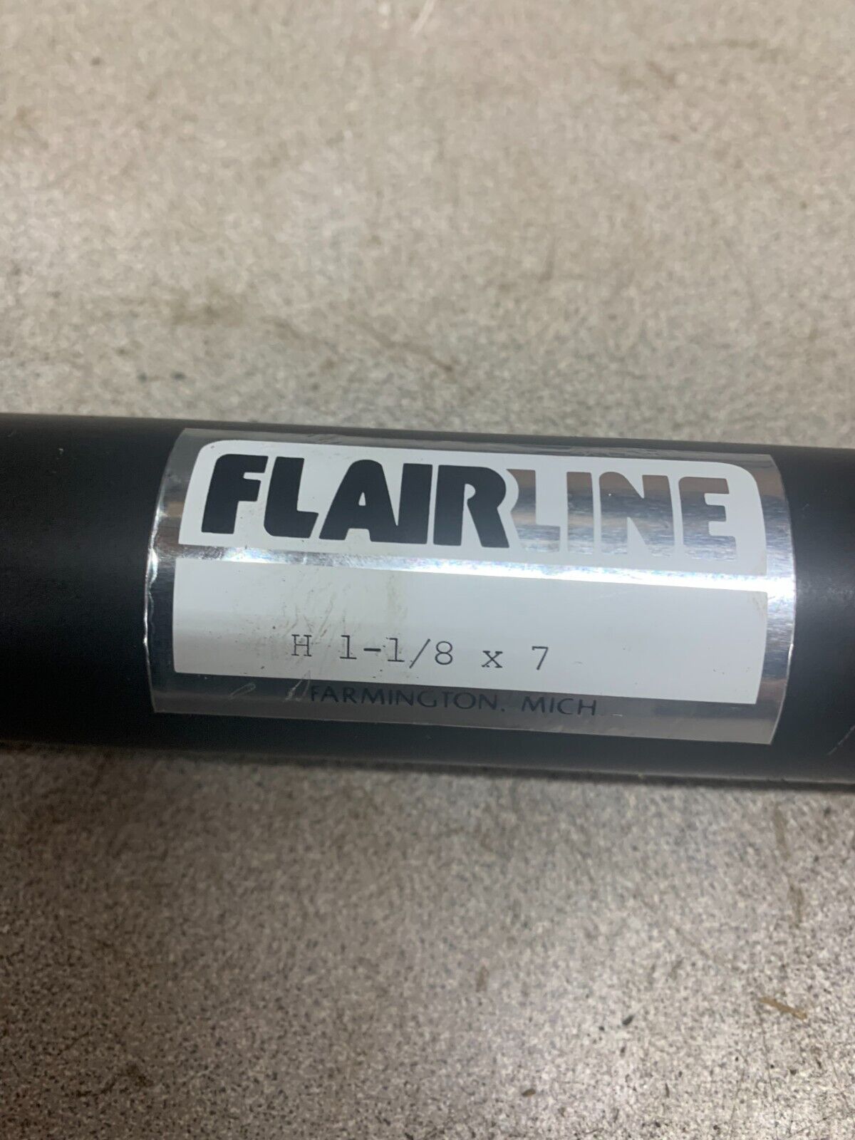 NEW NO BOX FLAIR LINE PNEUMATIC CYLINDER H 1-1/8 X 7