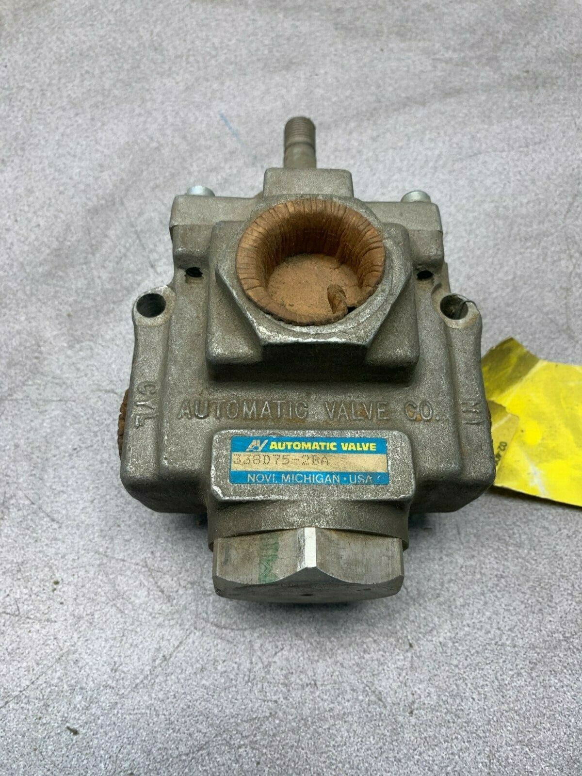 NEW NO BOX AUTOMATIC VALVE 338D75-2BA