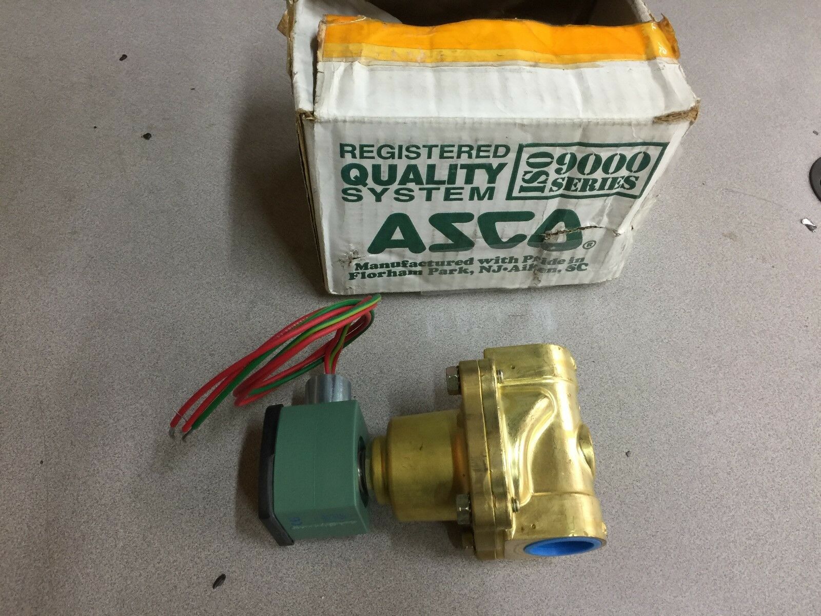 NEW IN BOX ASCO 1"NPT 300PSI 120VAC SOLENOID VALVE 8210G27