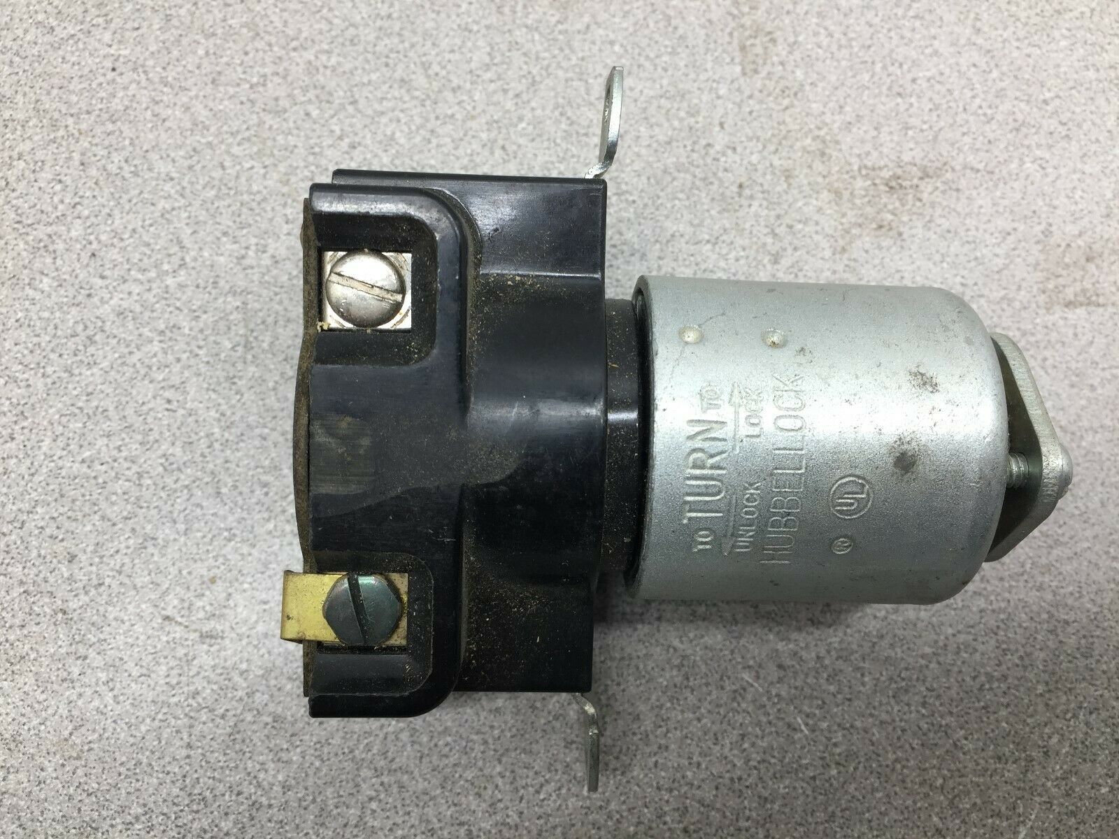 USED HUBBEL HUBBELLOCK 20AMP 125V TWIST LOCK RECEPTICAL AND PLUG