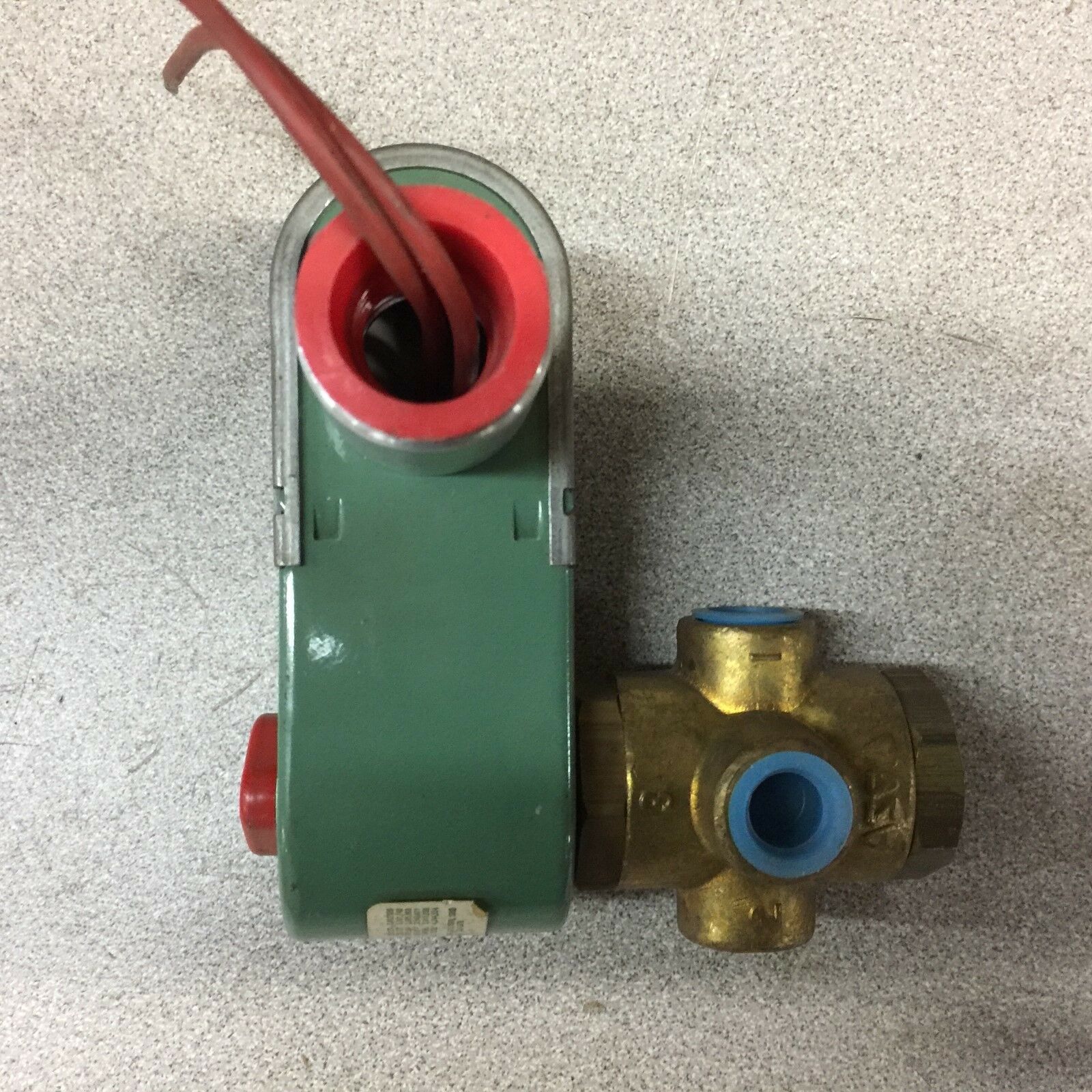 NEW NO BOX ASCO 1/4NPT 125PSI 120VAC SOLENOID VALVE JBTFT8320A19V