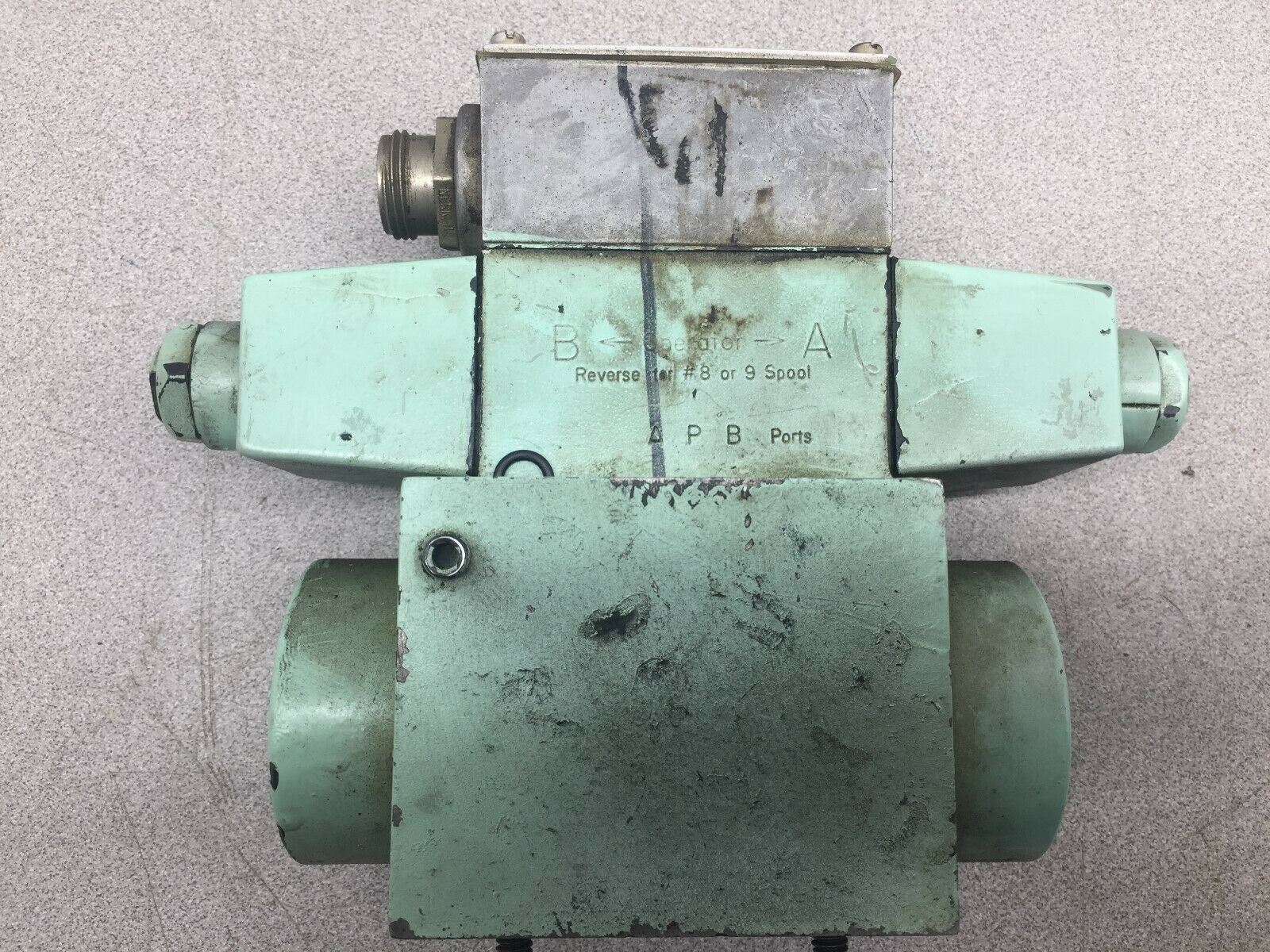 USED PARKER SOLENOID VALVE D31VW464567Y