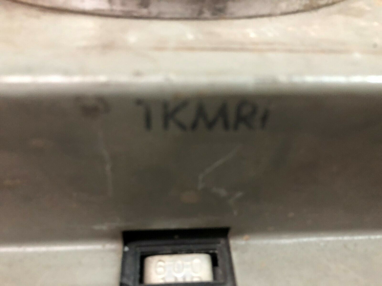 USED GE 600 AMP 3 POLE 600 VAC BREAKER WITH TKMR1 HANDLE TKM836F000 / TKMR1